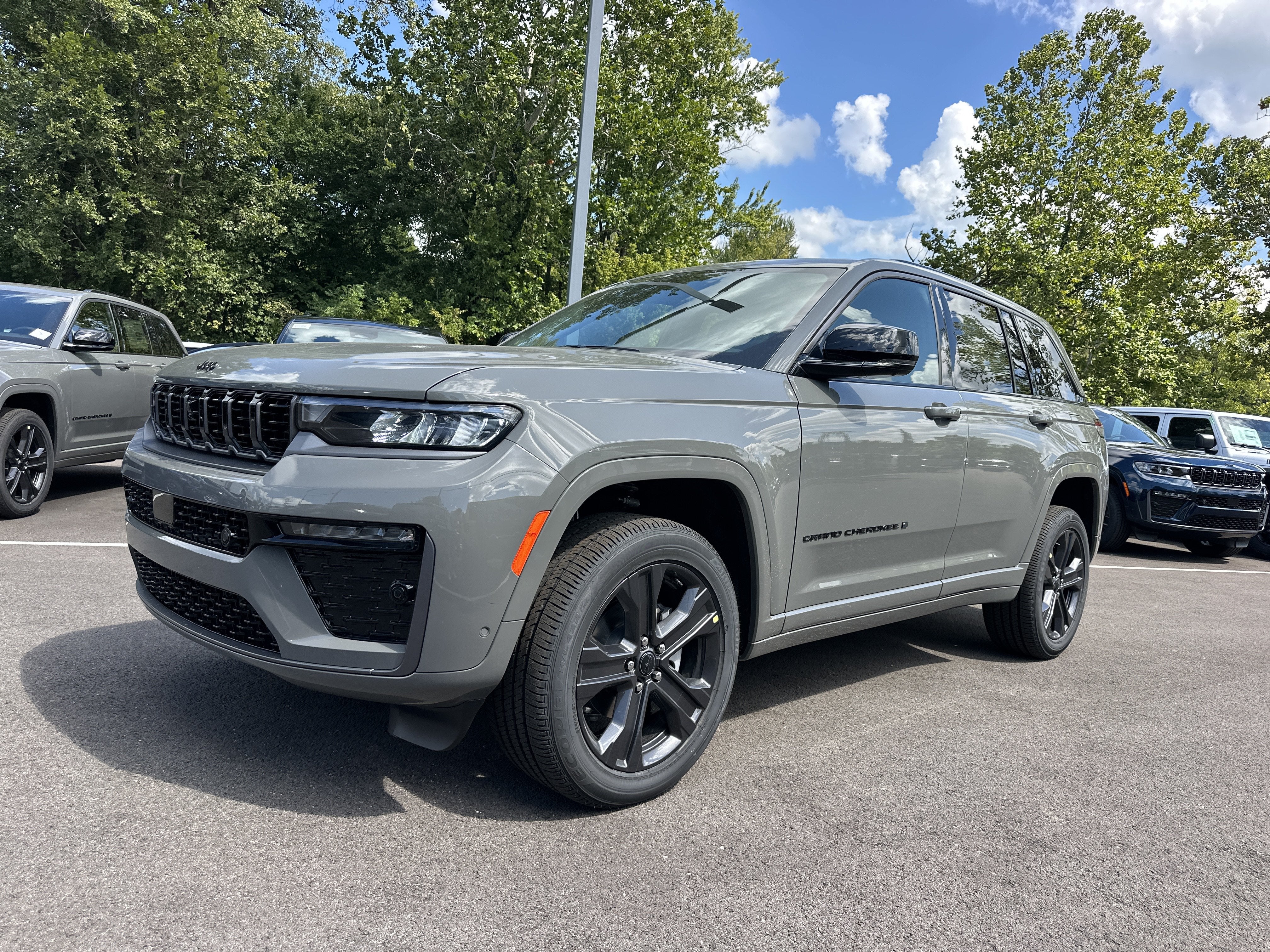 2027 Jeep Grand Cherokee Limited Reserve
