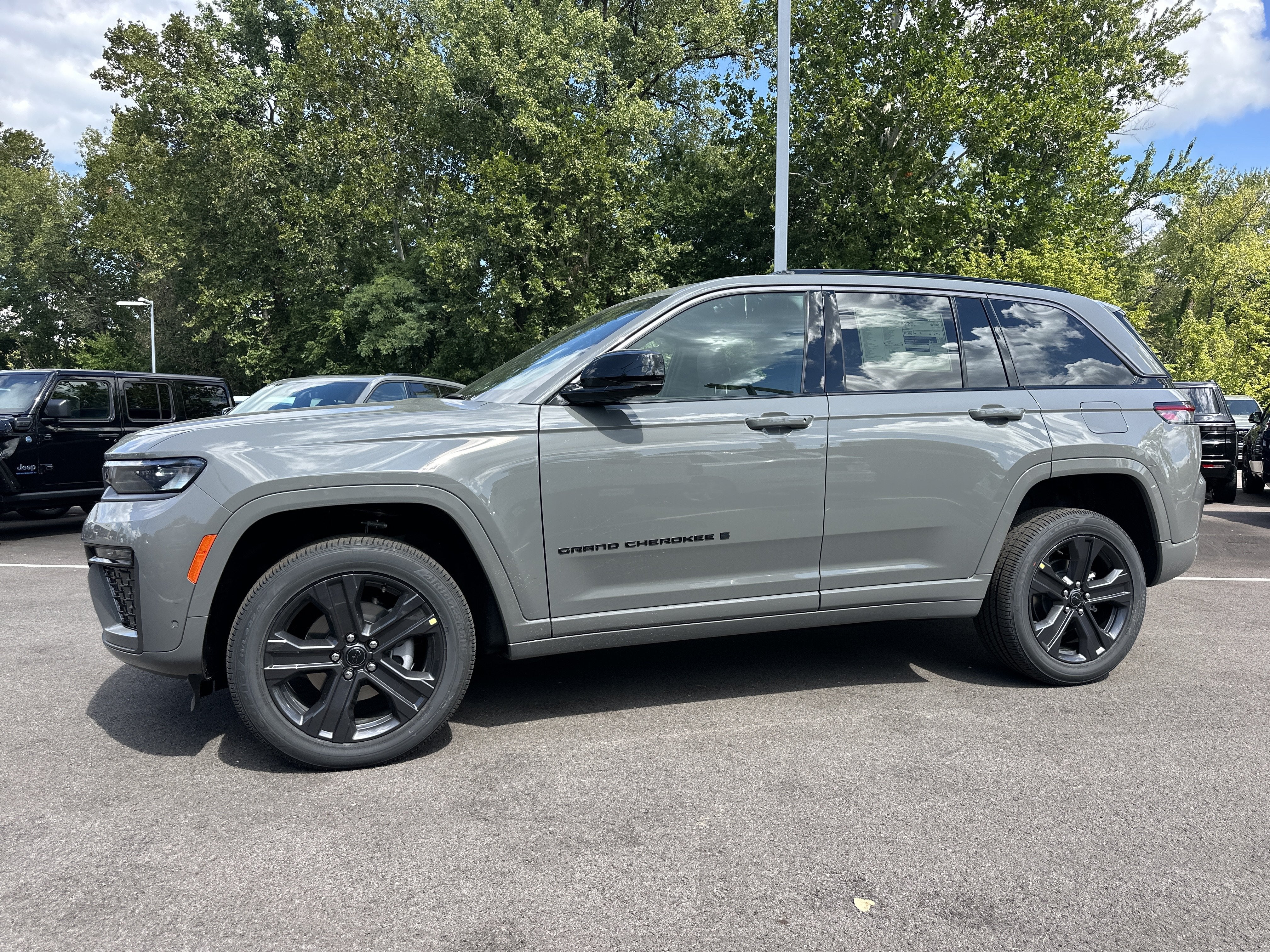 2027 Jeep Grand Cherokee Limited Reserve