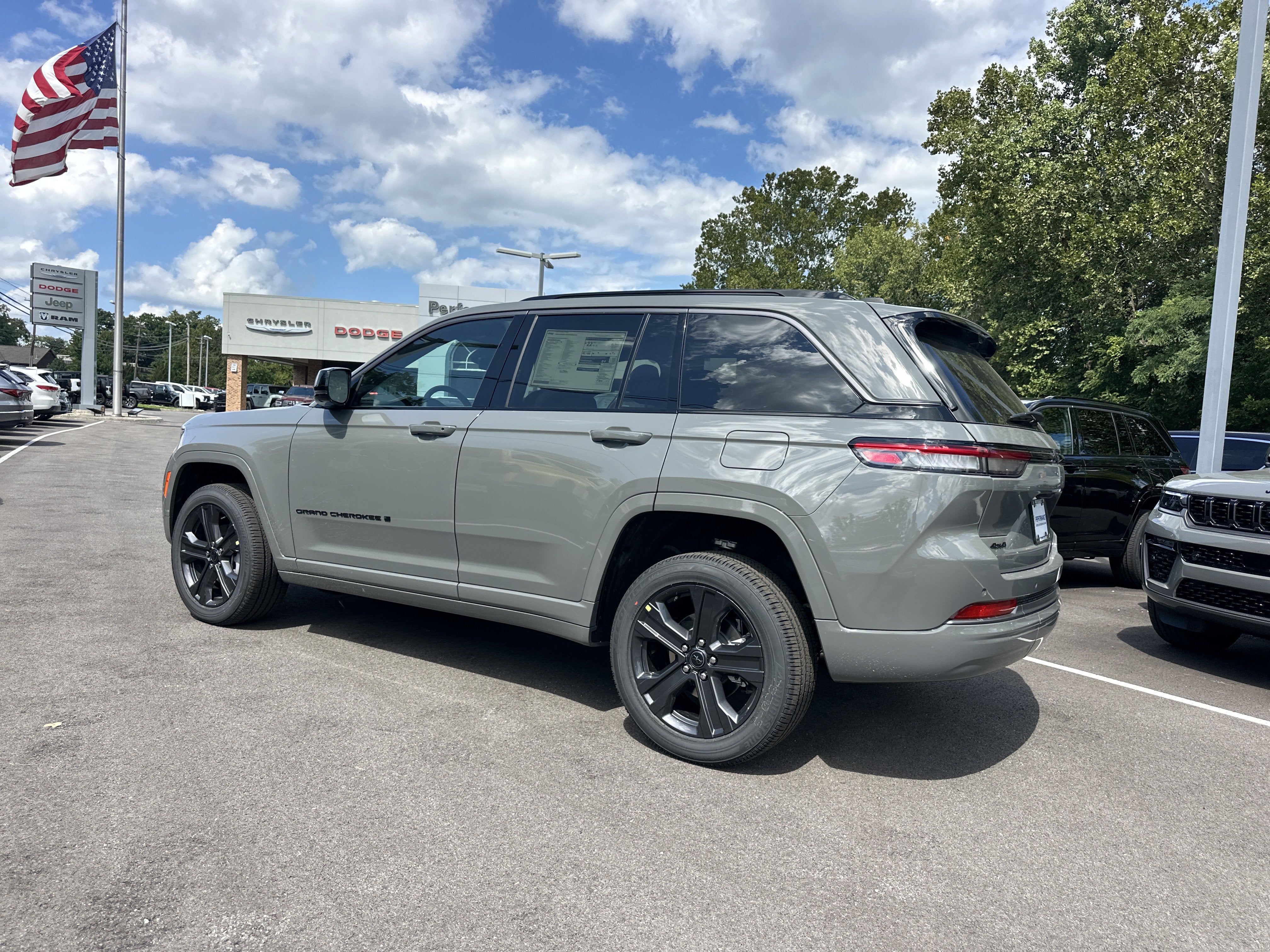 2027 Jeep Grand Cherokee Limited Reserve