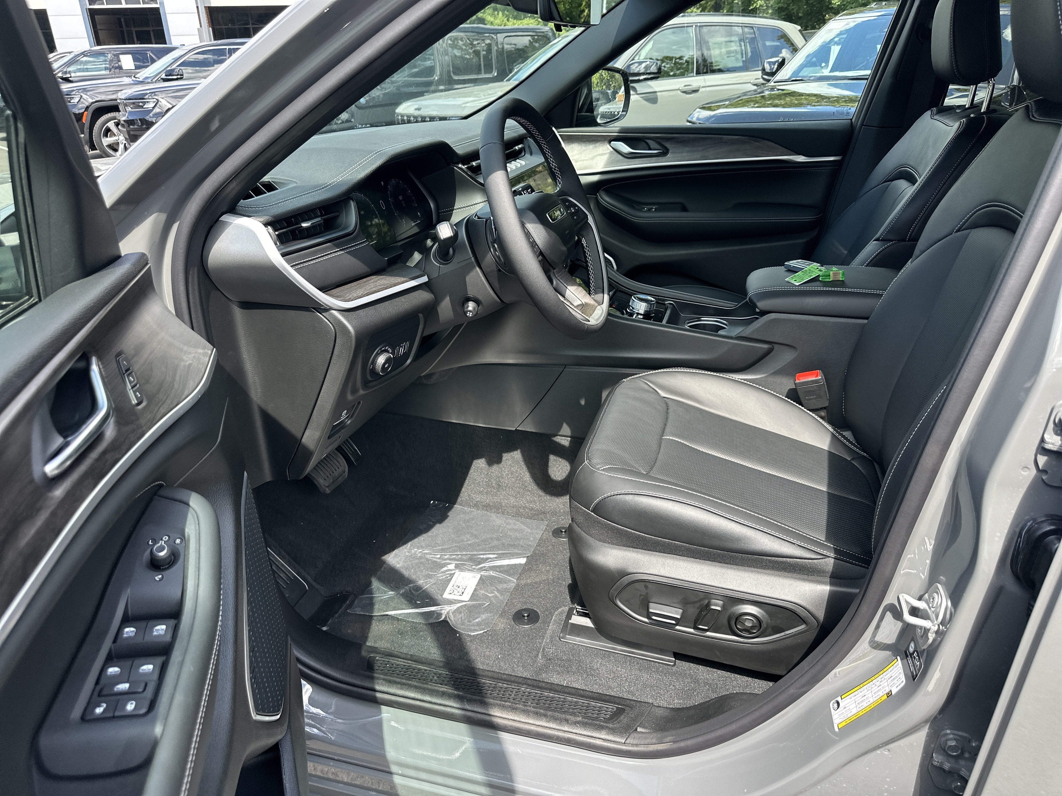2027 Jeep Grand Cherokee Limited Reserve