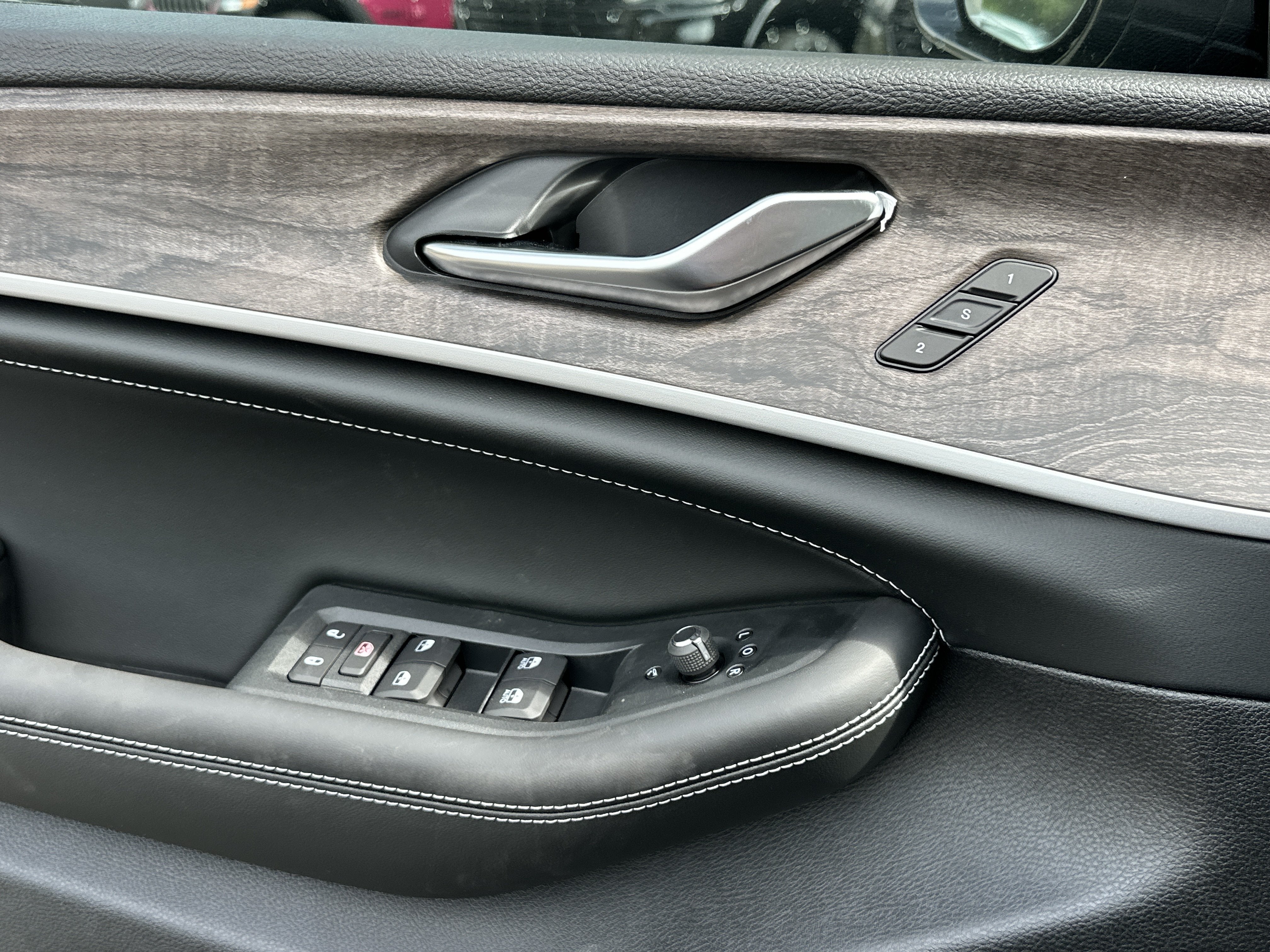 2027 Jeep Grand Cherokee Base