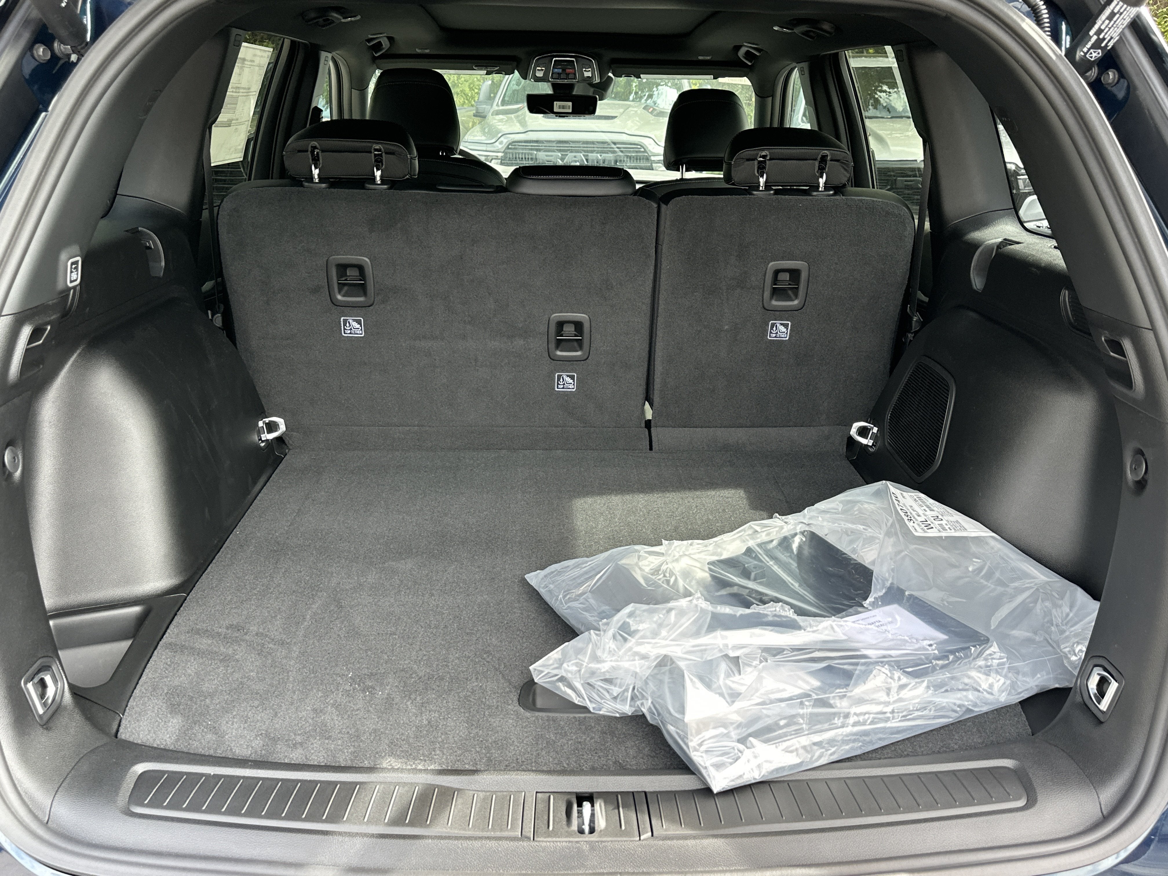 2027 Jeep Grand Cherokee Base