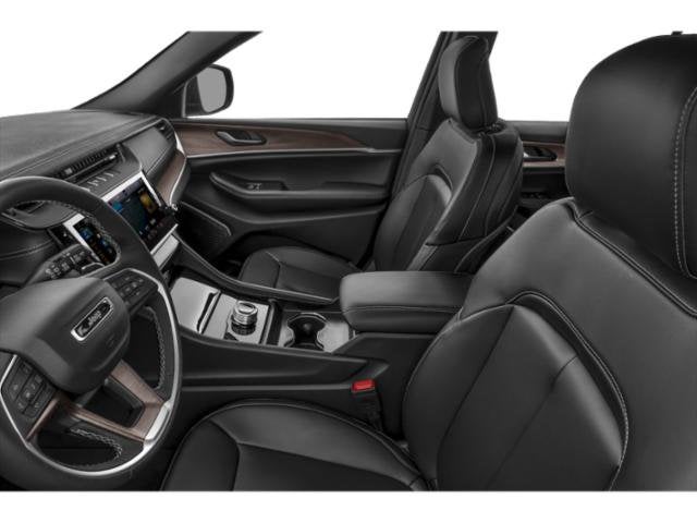2027 Jeep Grand Cherokee Base