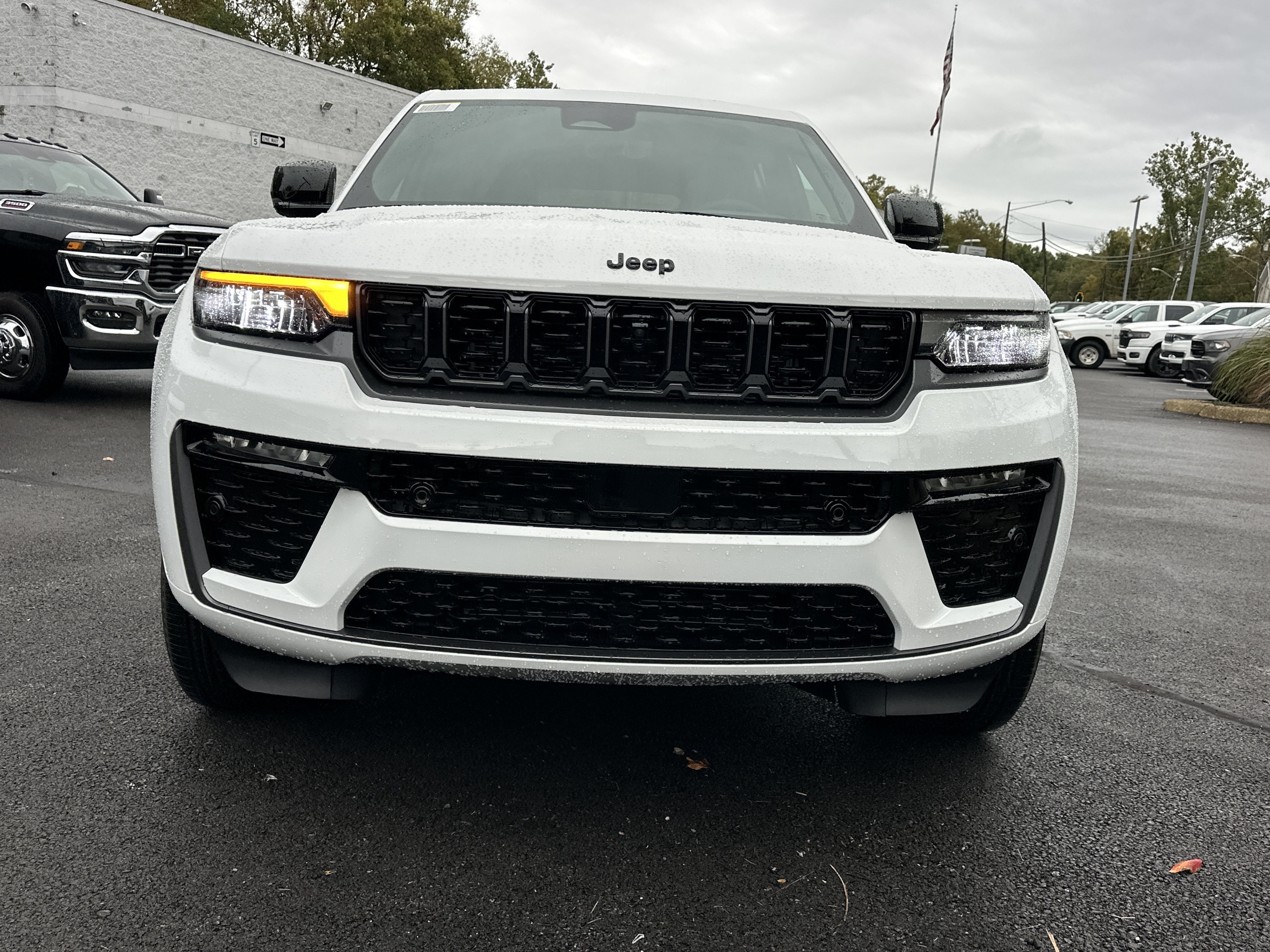 2027 Jeep Grand Cherokee Limited Reserve