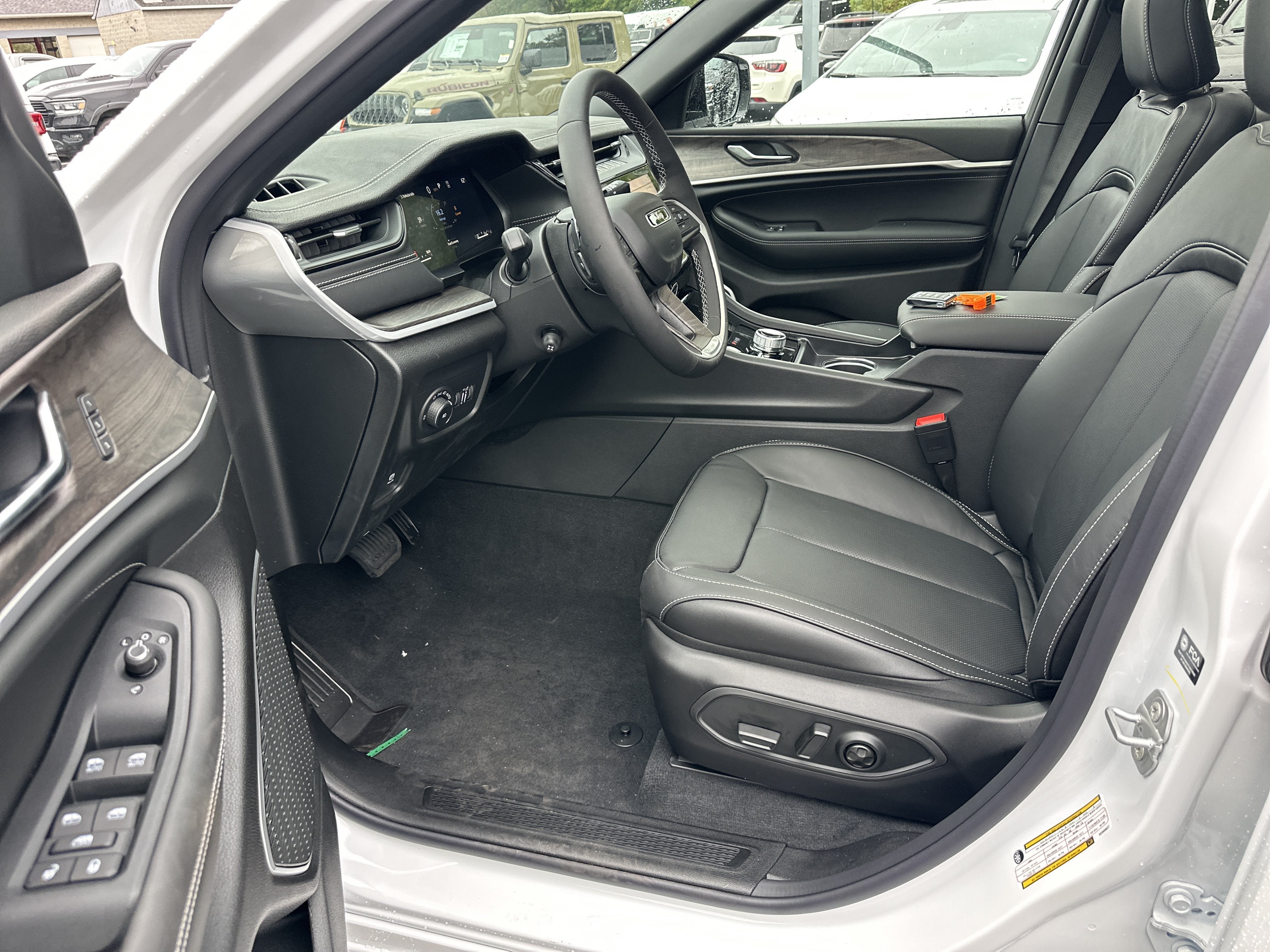 2027 Jeep Grand Cherokee Limited Reserve