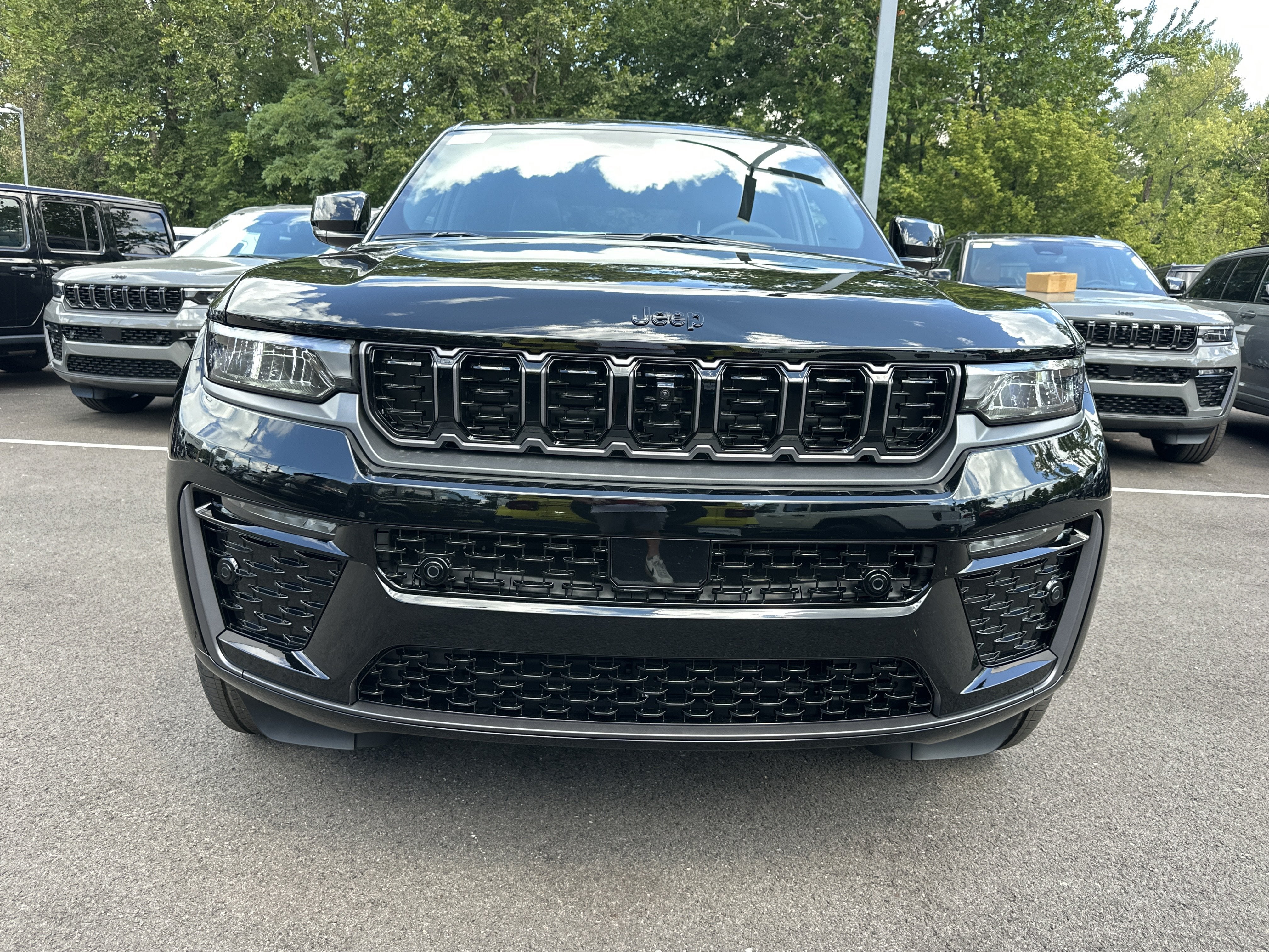 2027 Jeep Grand Cherokee Limited Reserve