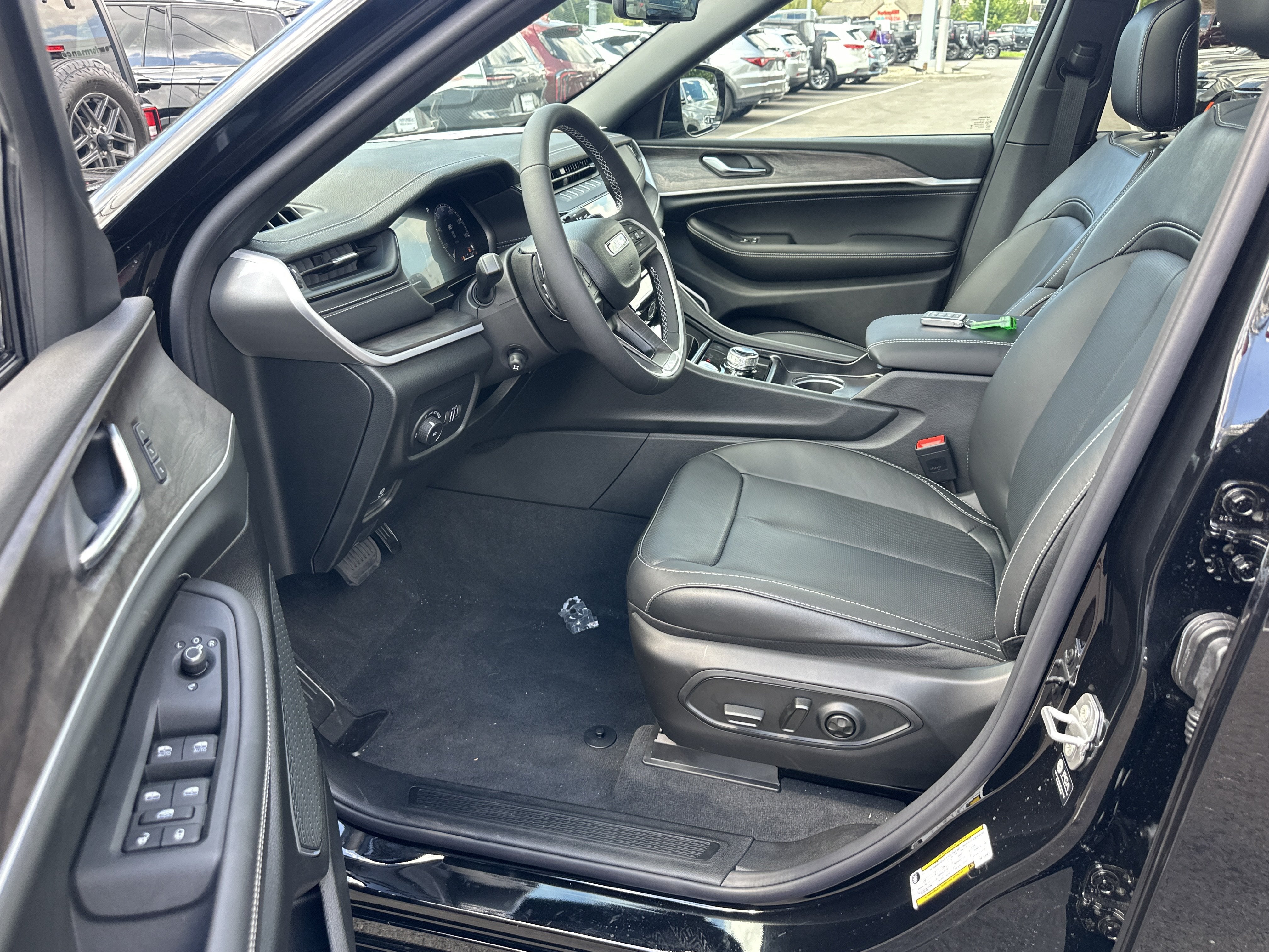 2027 Jeep Grand Cherokee Limited Reserve