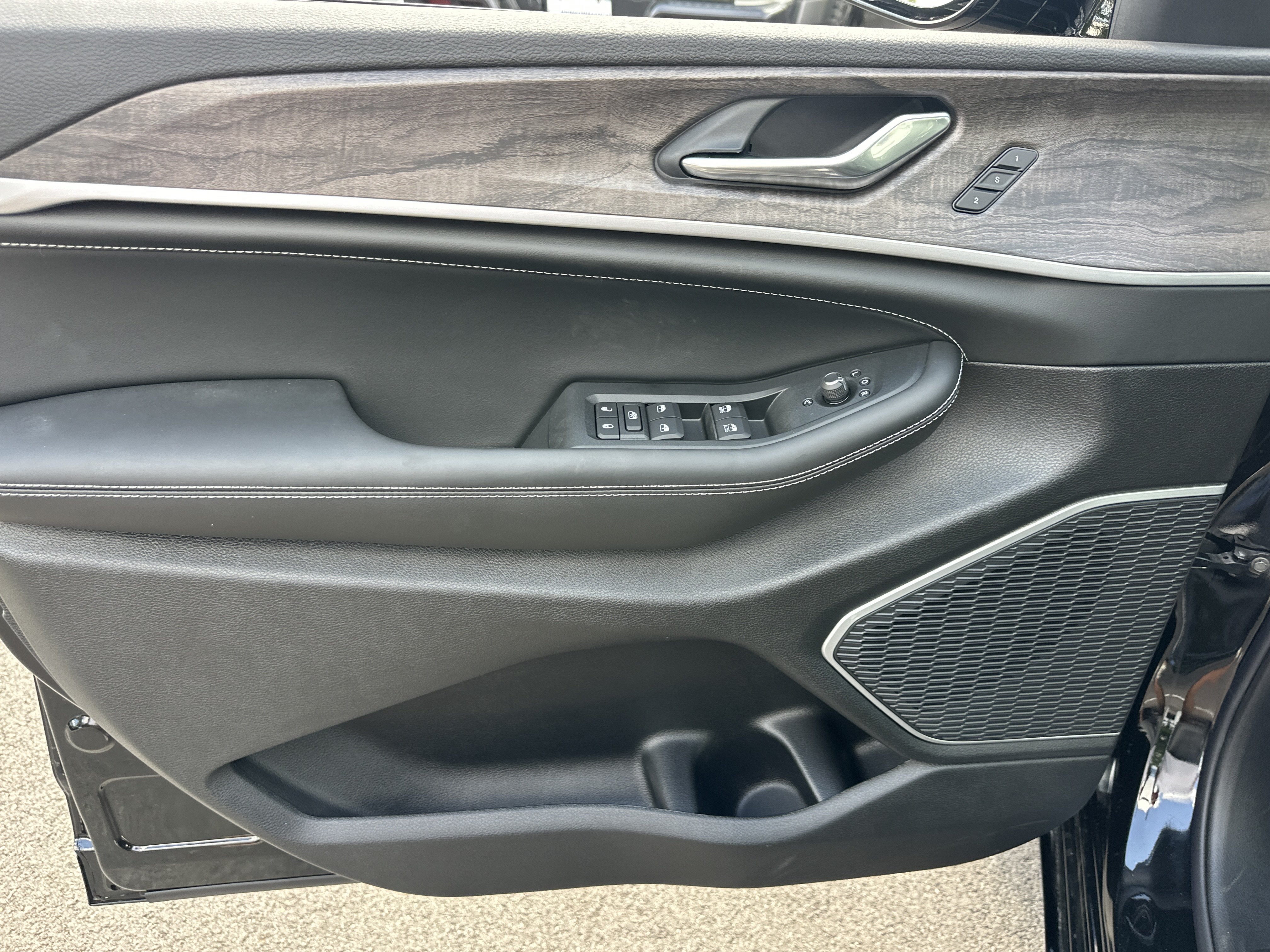 2027 Jeep Grand Cherokee Limited Reserve