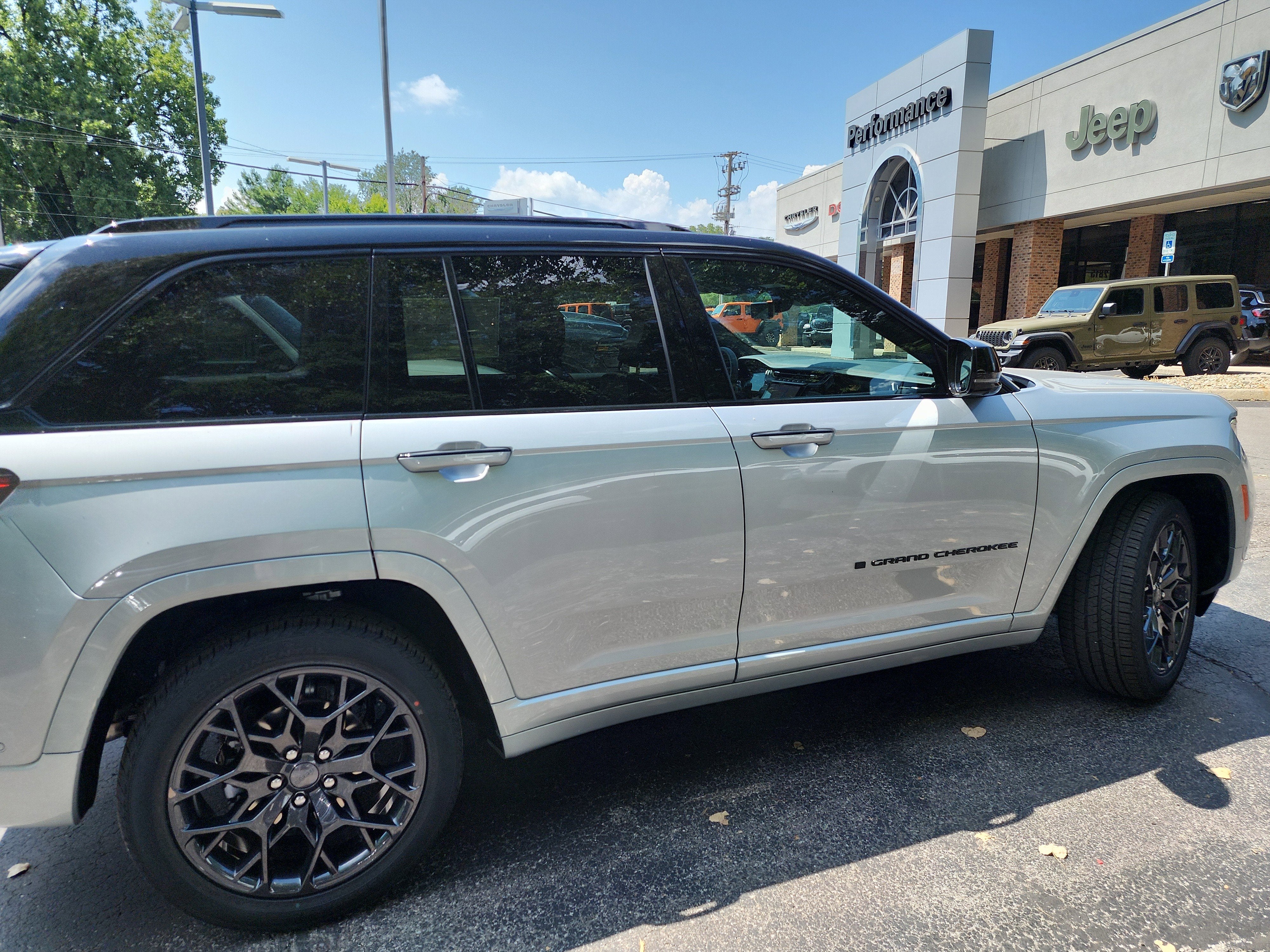 2025 Jeep Grand Cherokee Summit