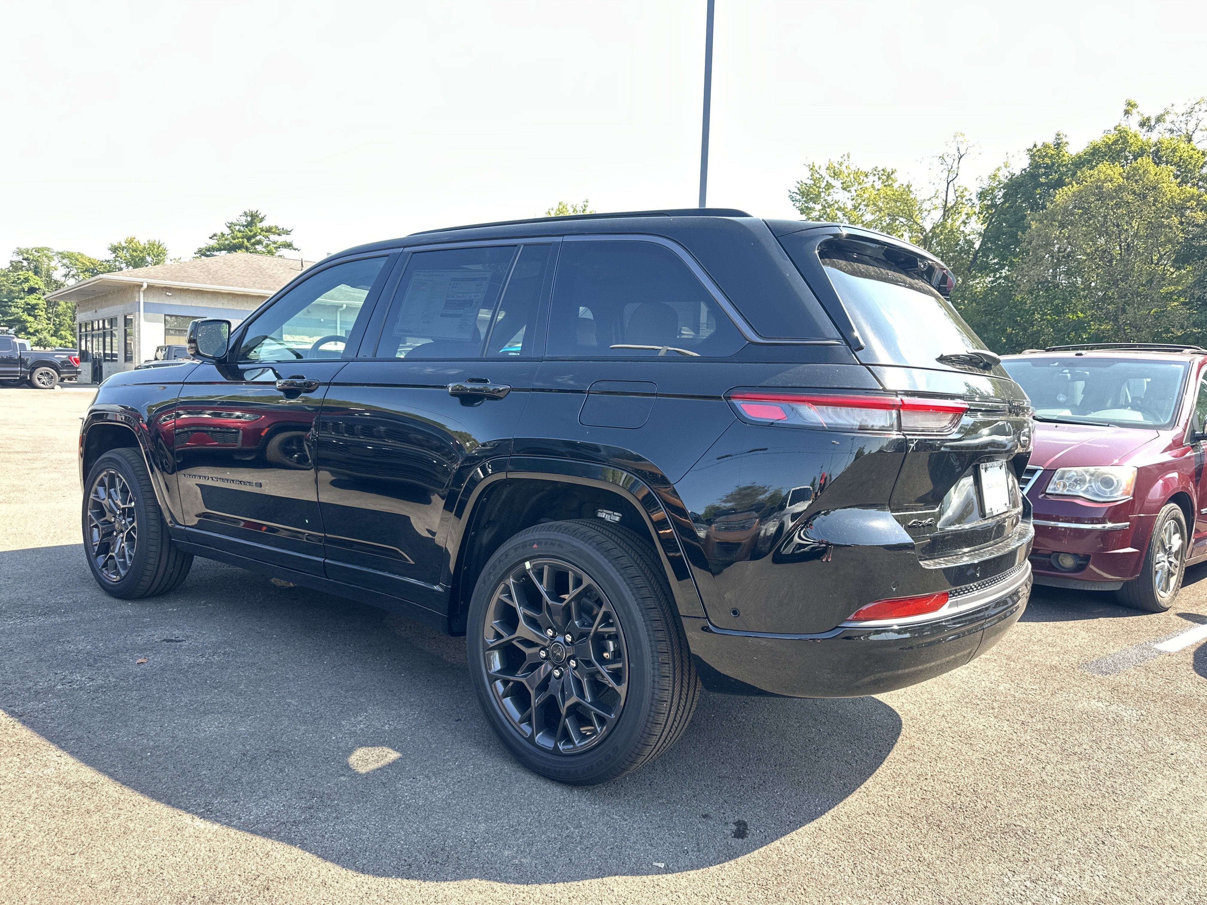2027 Jeep Grand Cherokee Summit