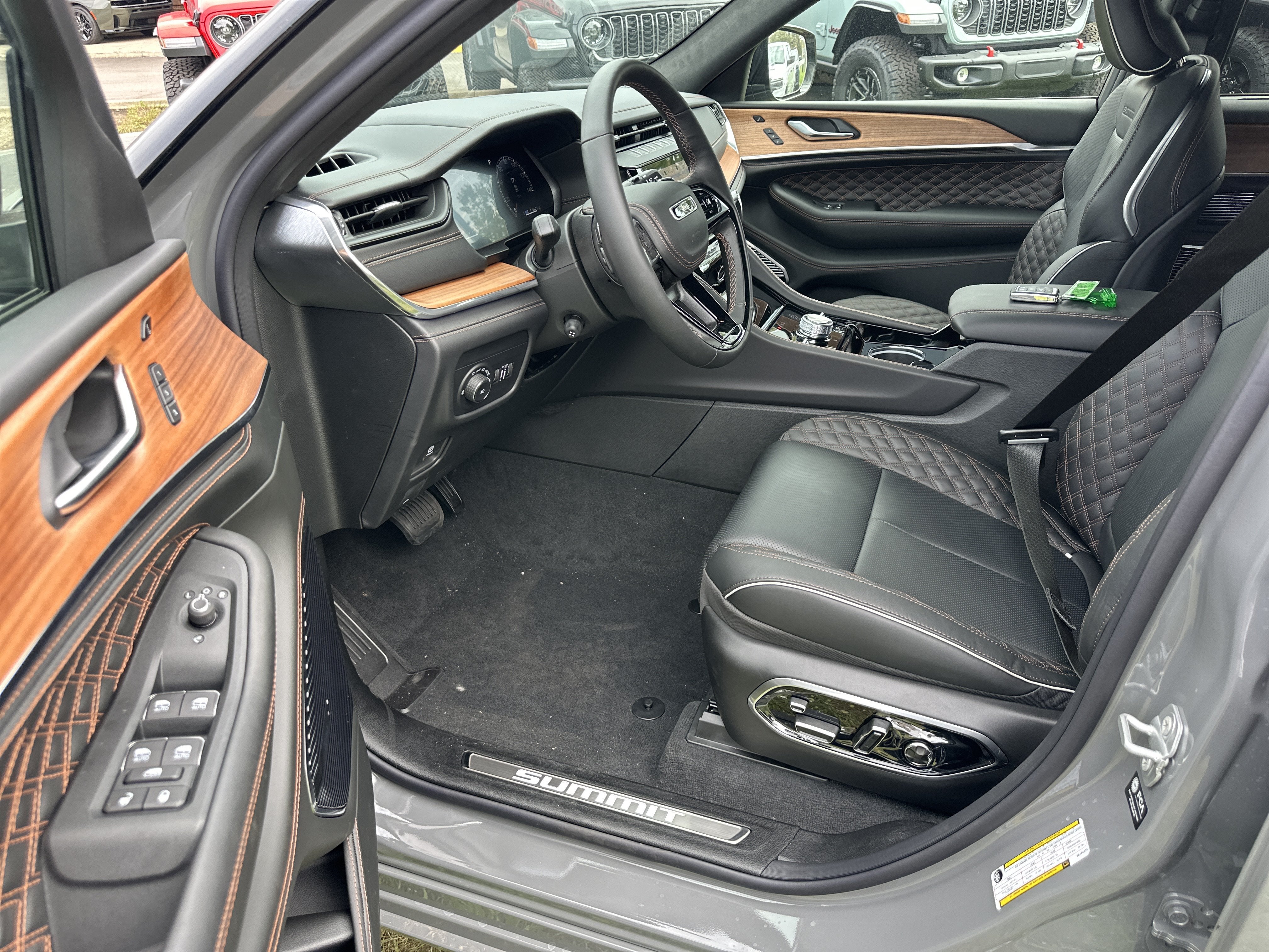 2027 Jeep Grand Cherokee Summit