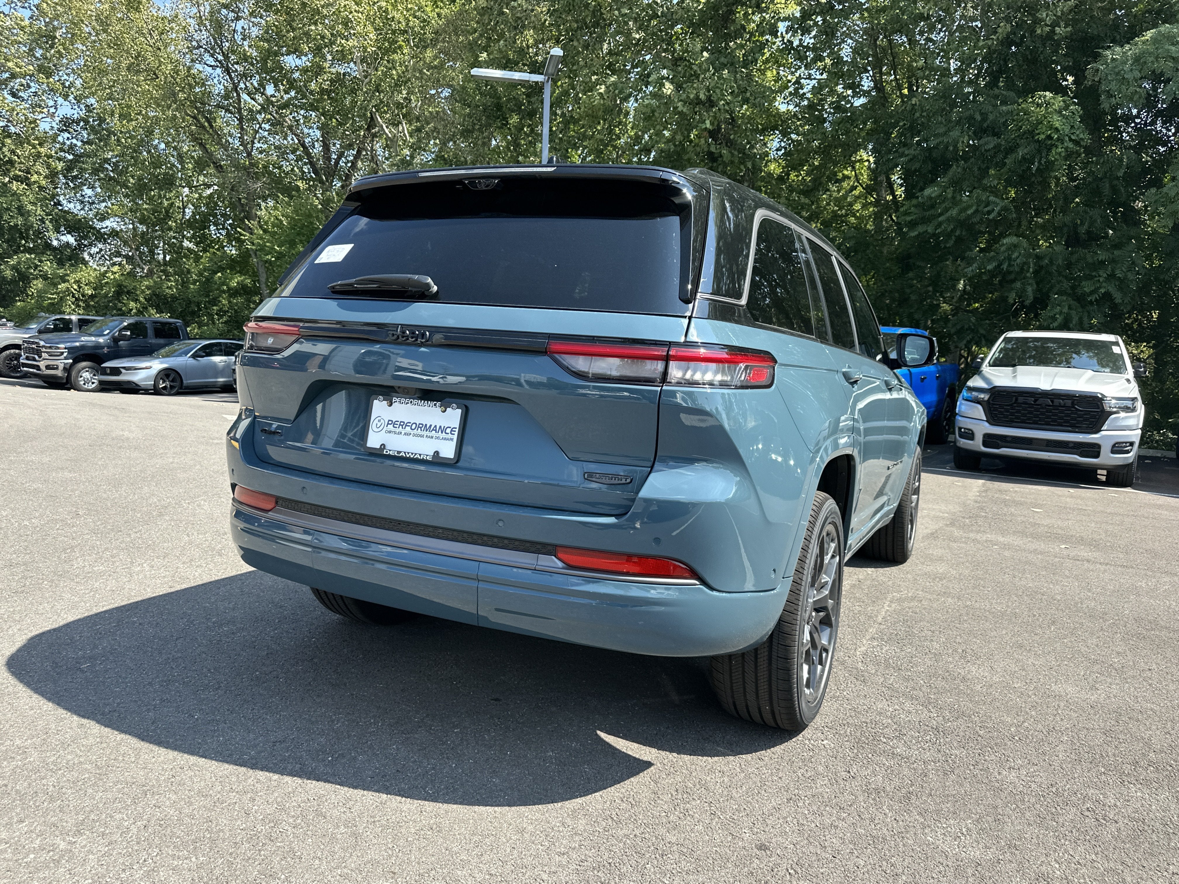 2027 Jeep Grand Cherokee Summit