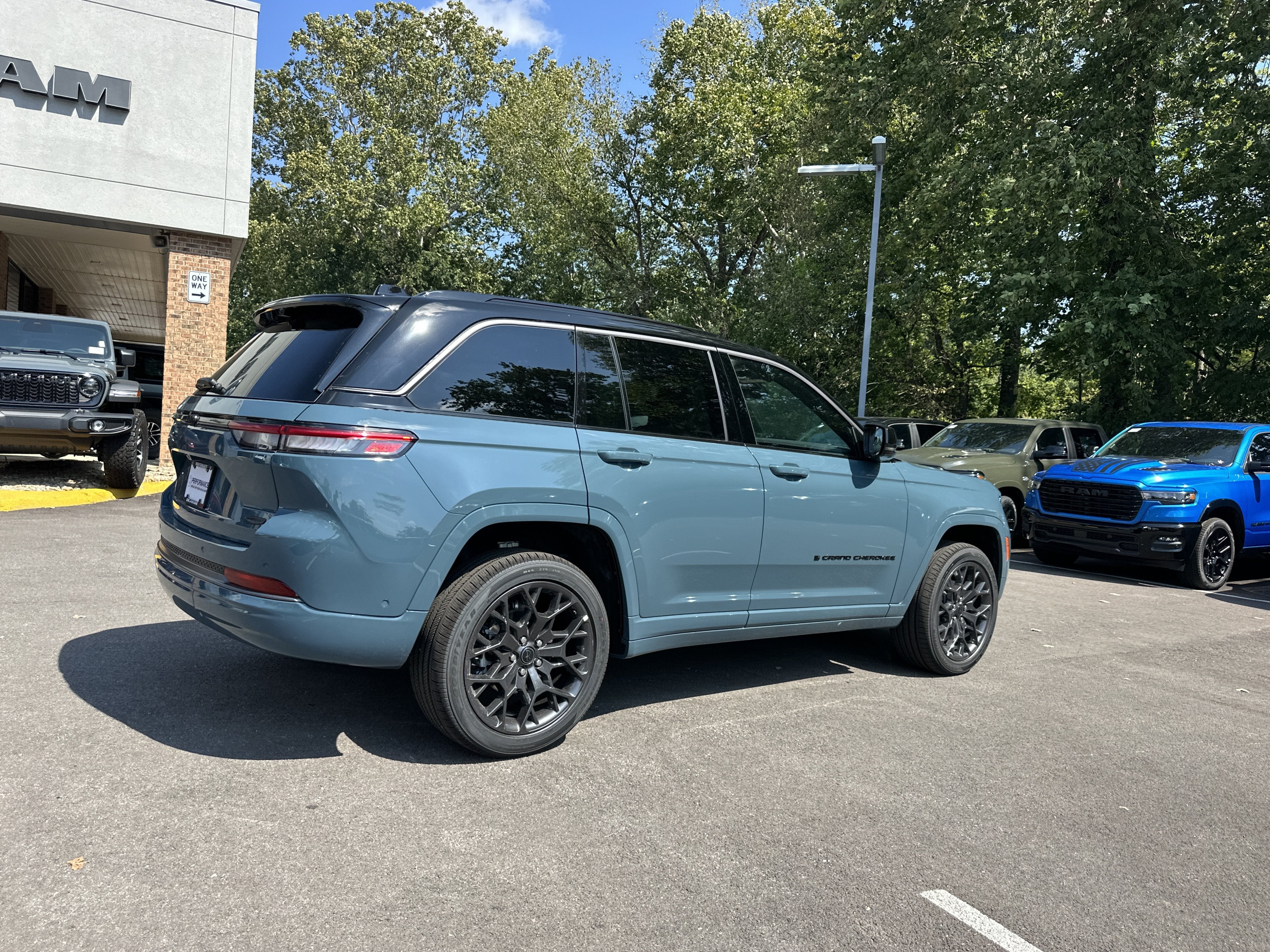 2027 Jeep Grand Cherokee Summit