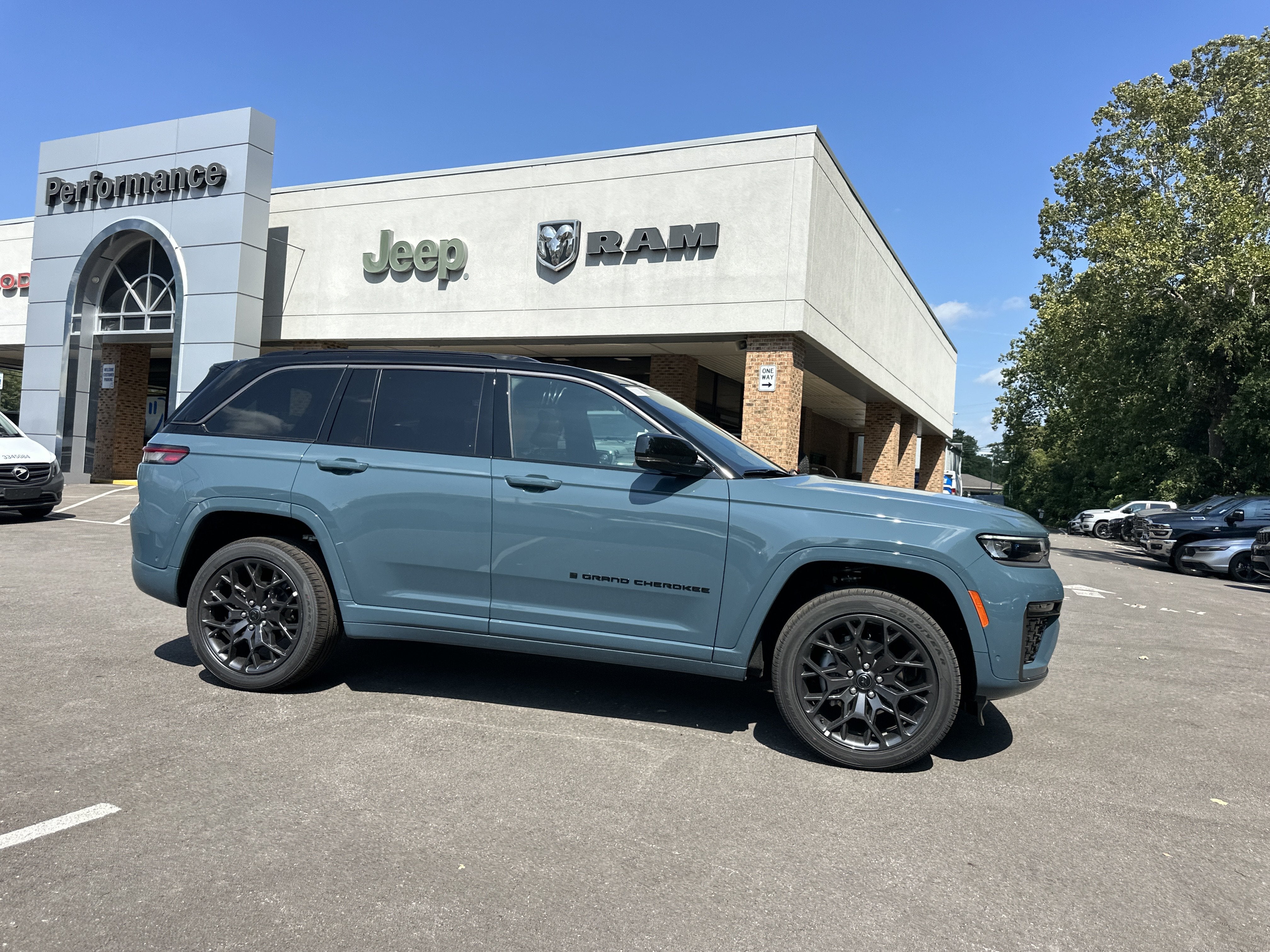 2027 Jeep Grand Cherokee Summit