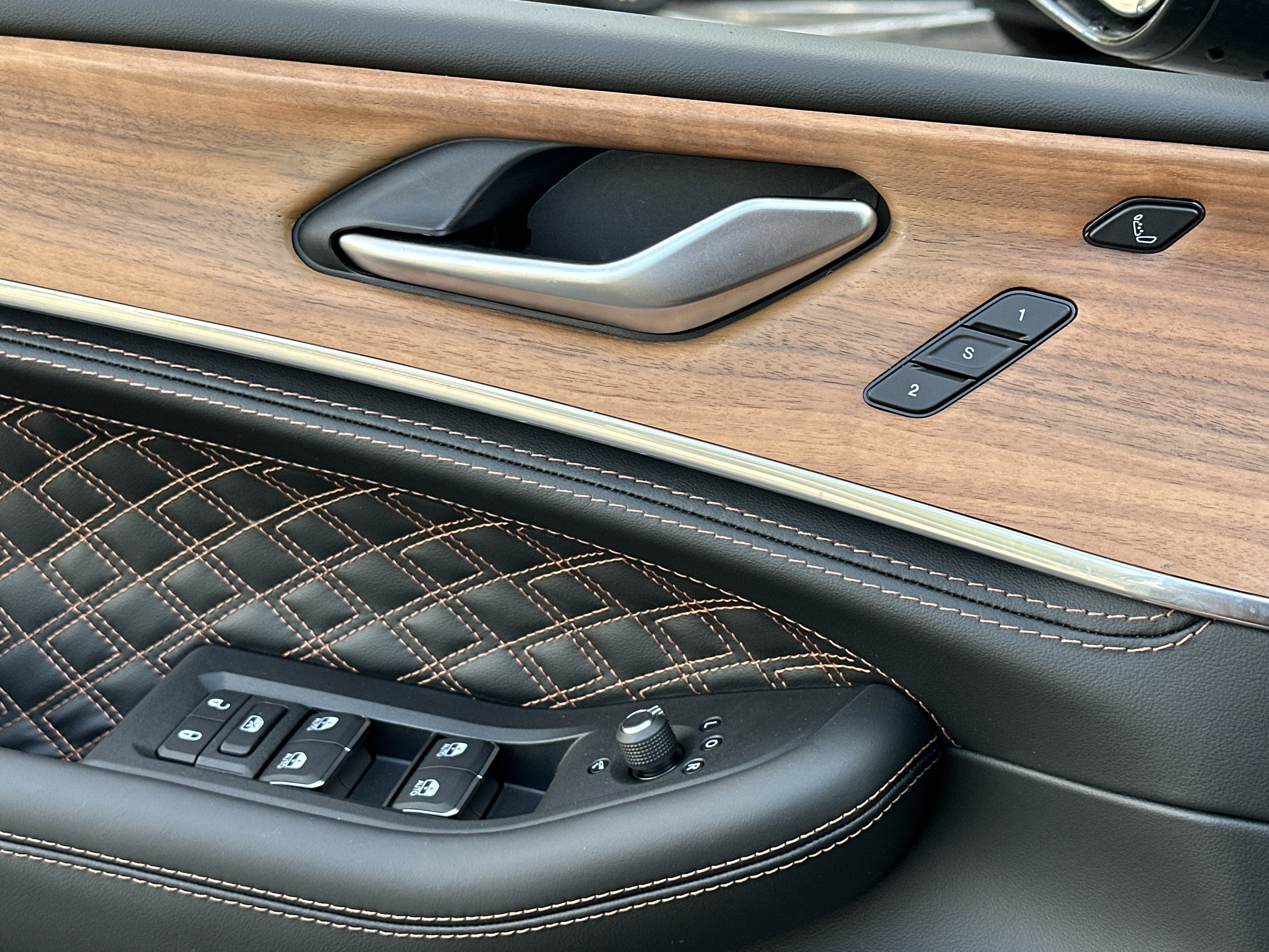 2027 Jeep Grand Cherokee Summit