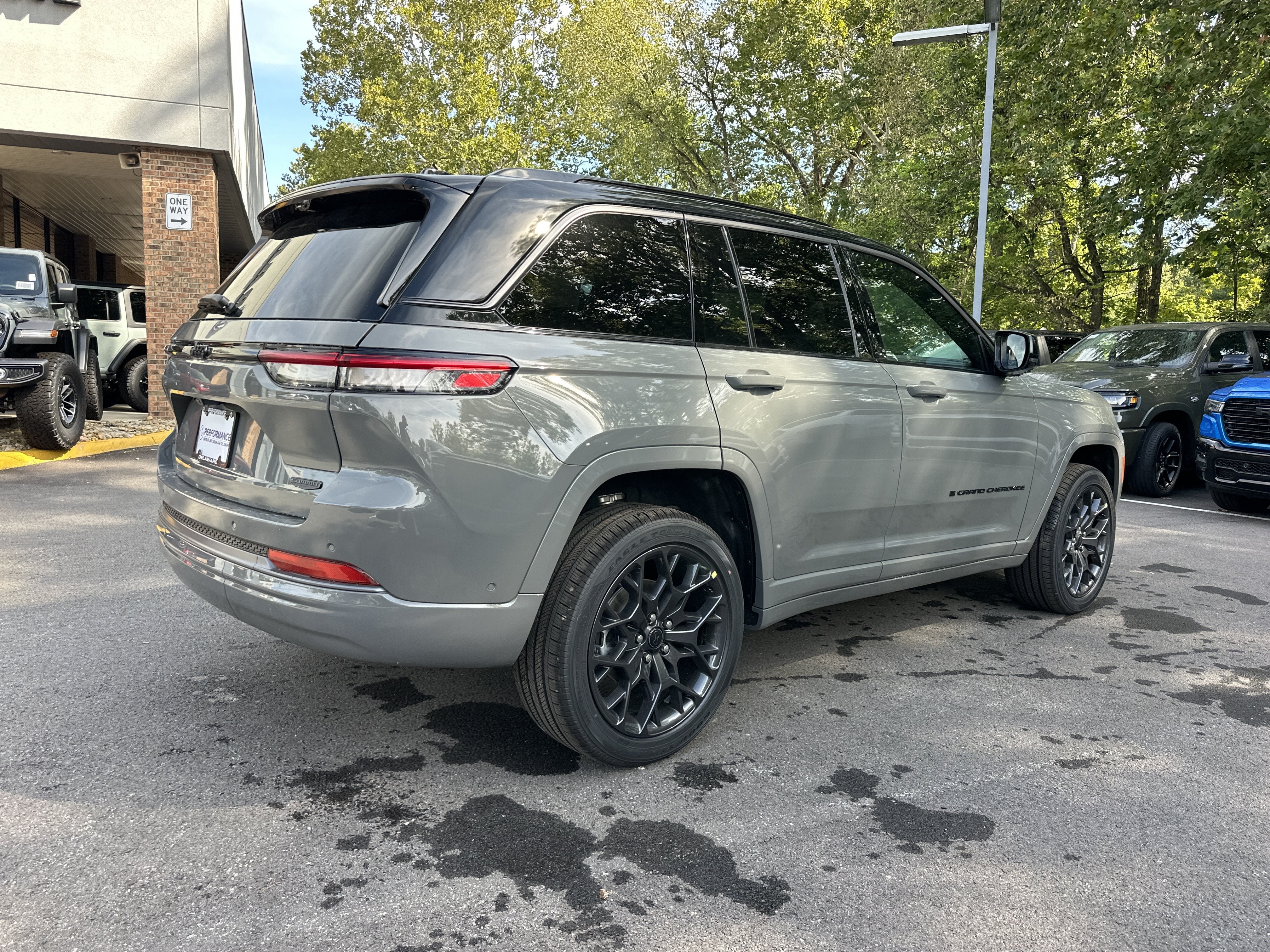 2027 Jeep Grand Cherokee Summit