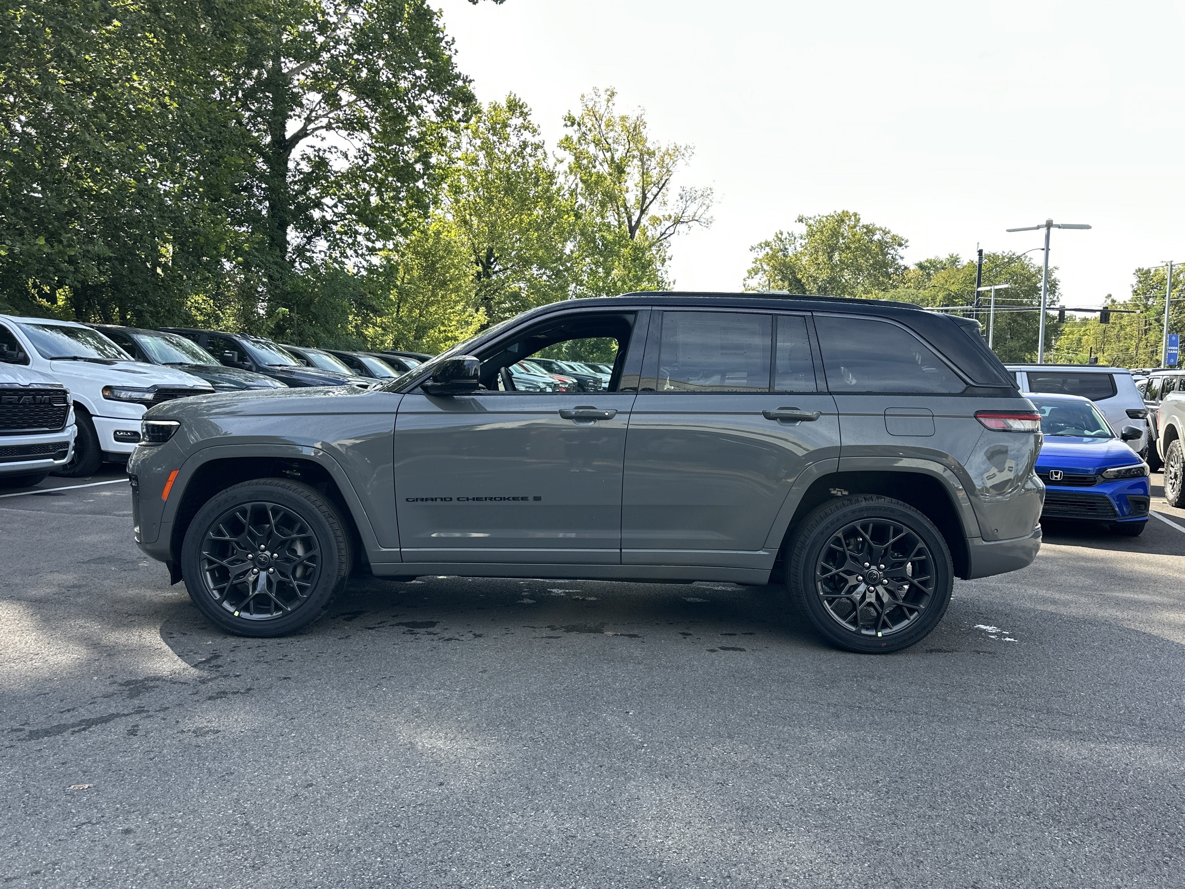 2027 Jeep Grand Cherokee Summit