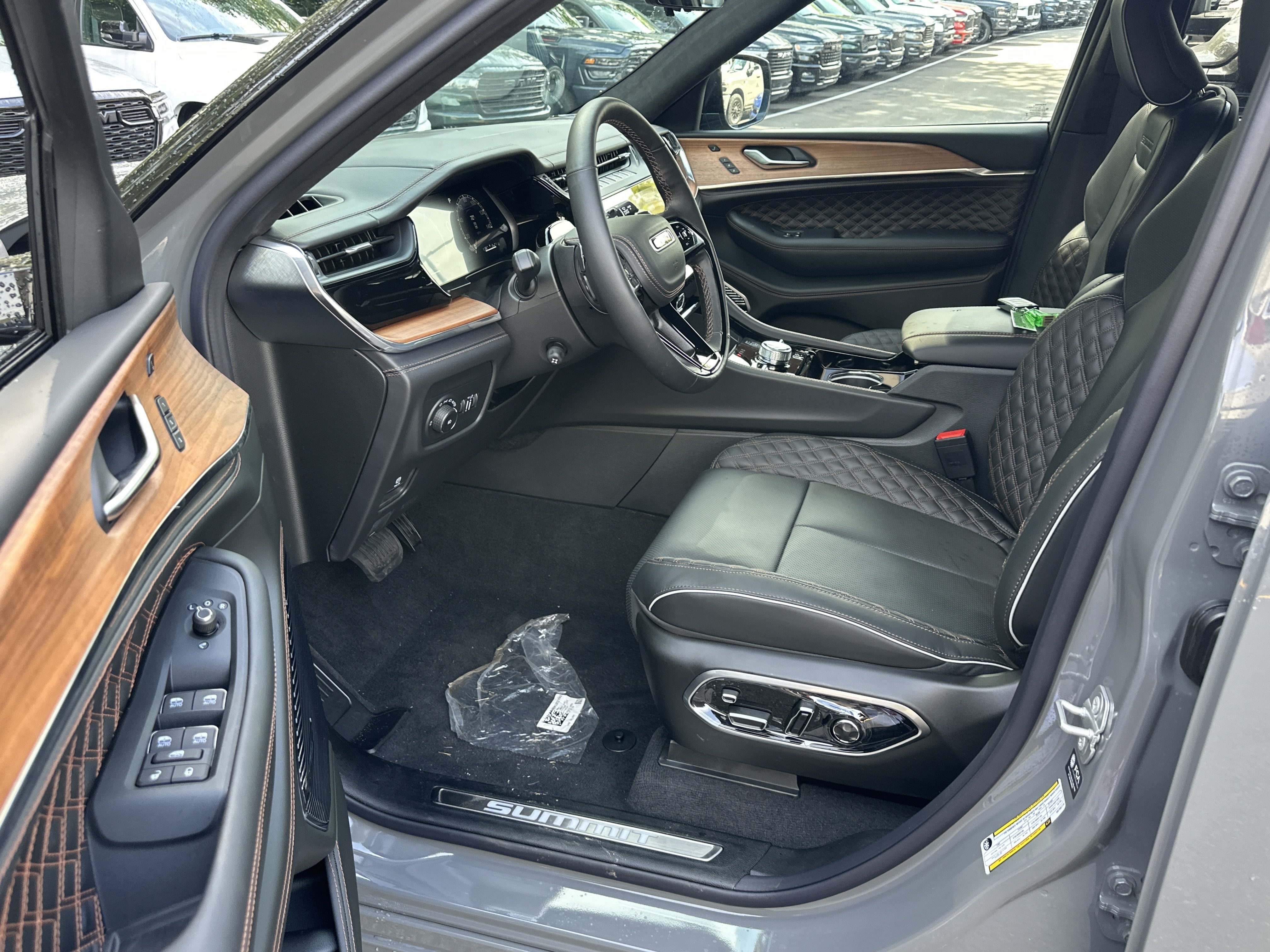 2027 Jeep Grand Cherokee Summit