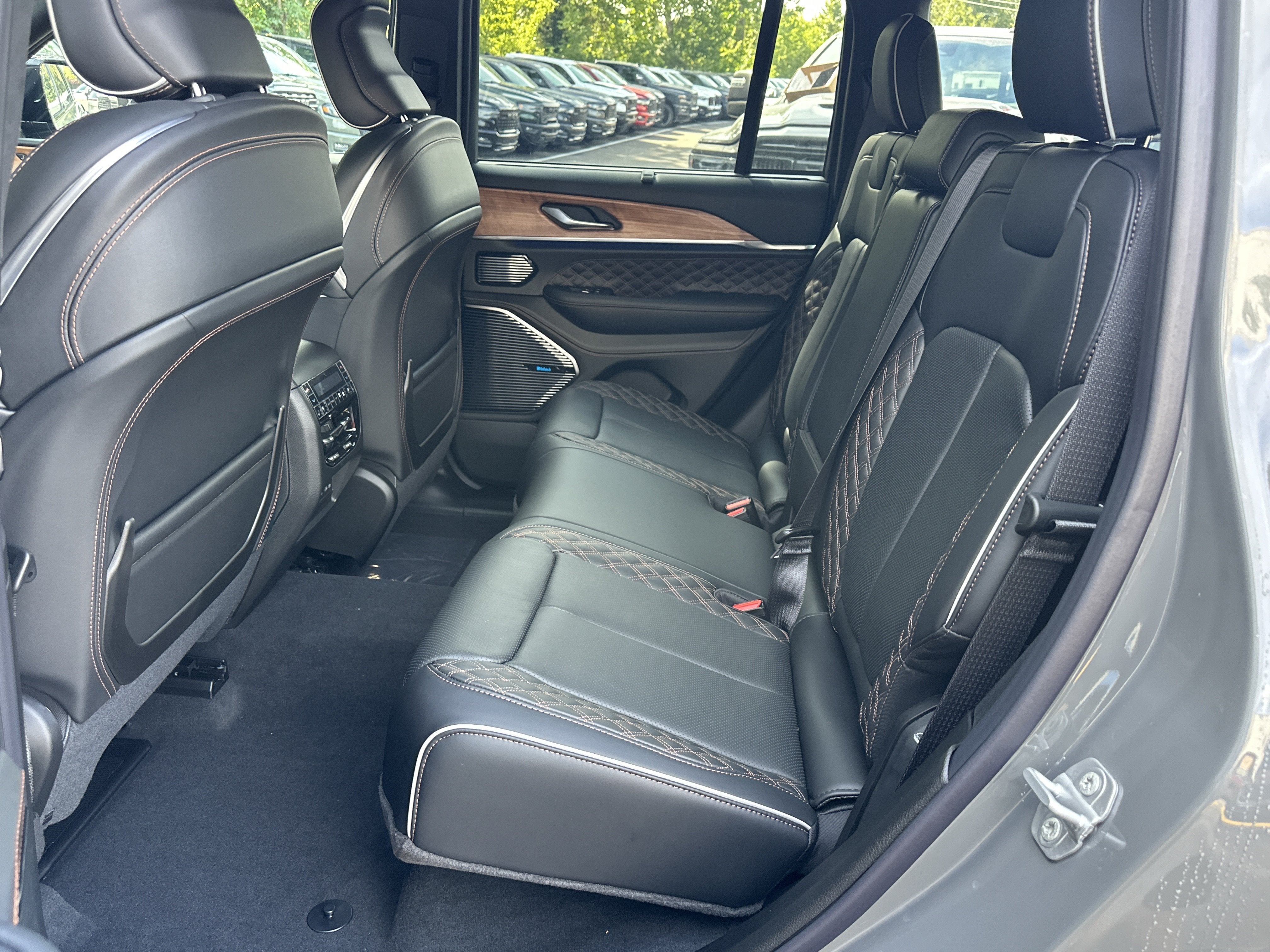 2027 Jeep Grand Cherokee Summit