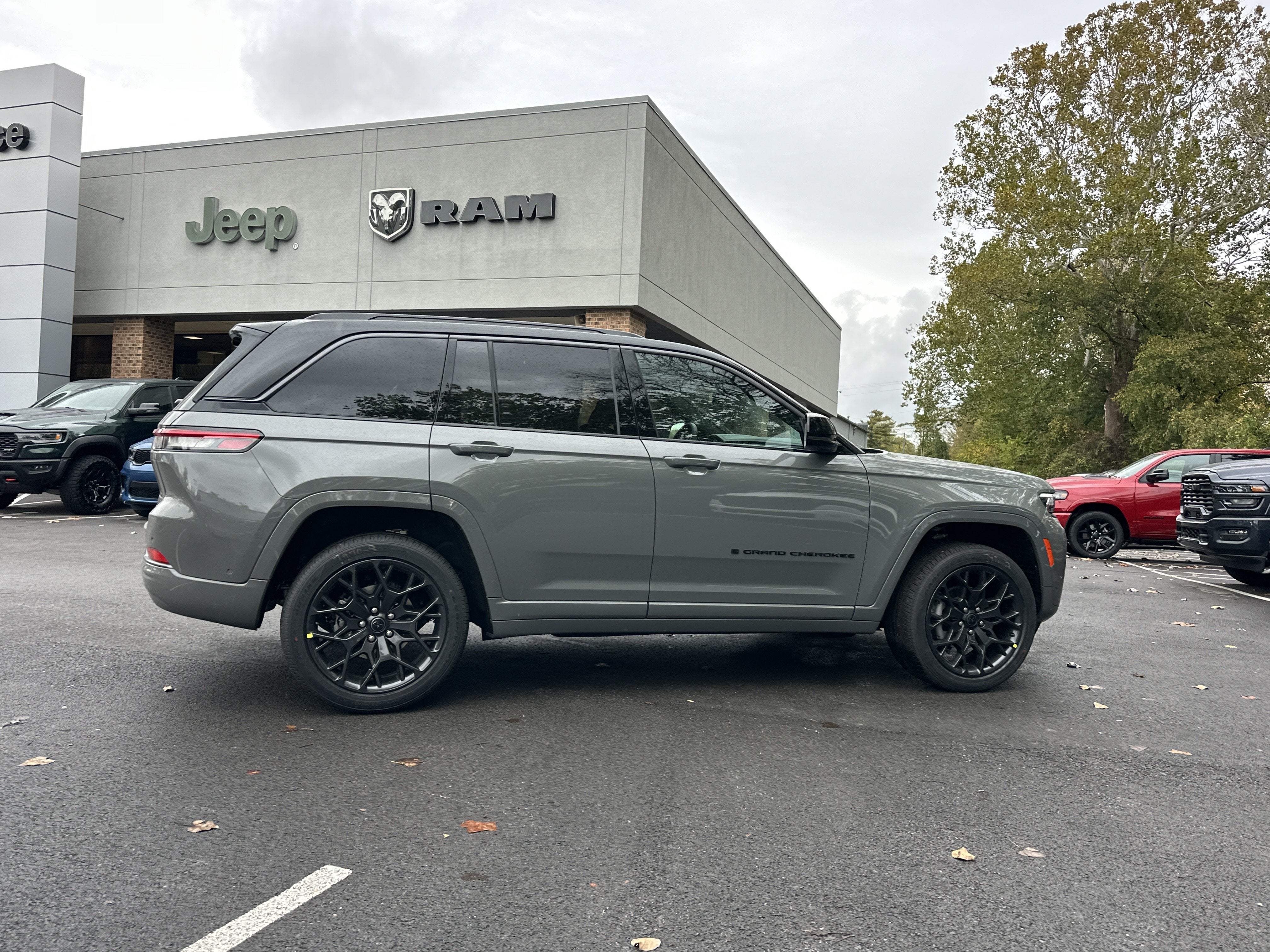 2027 Jeep Grand Cherokee Summit