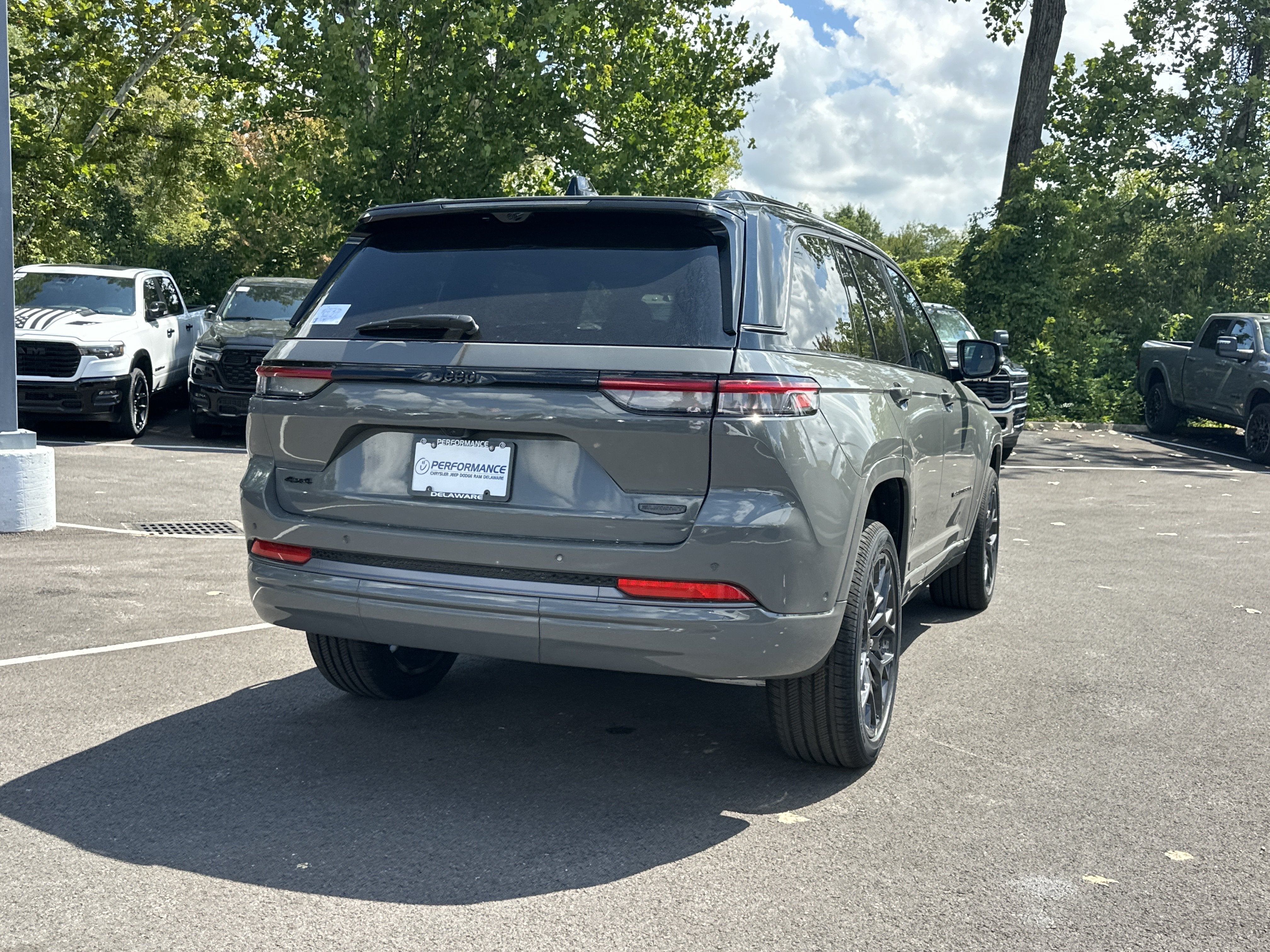 2027 Jeep Grand Cherokee Summit