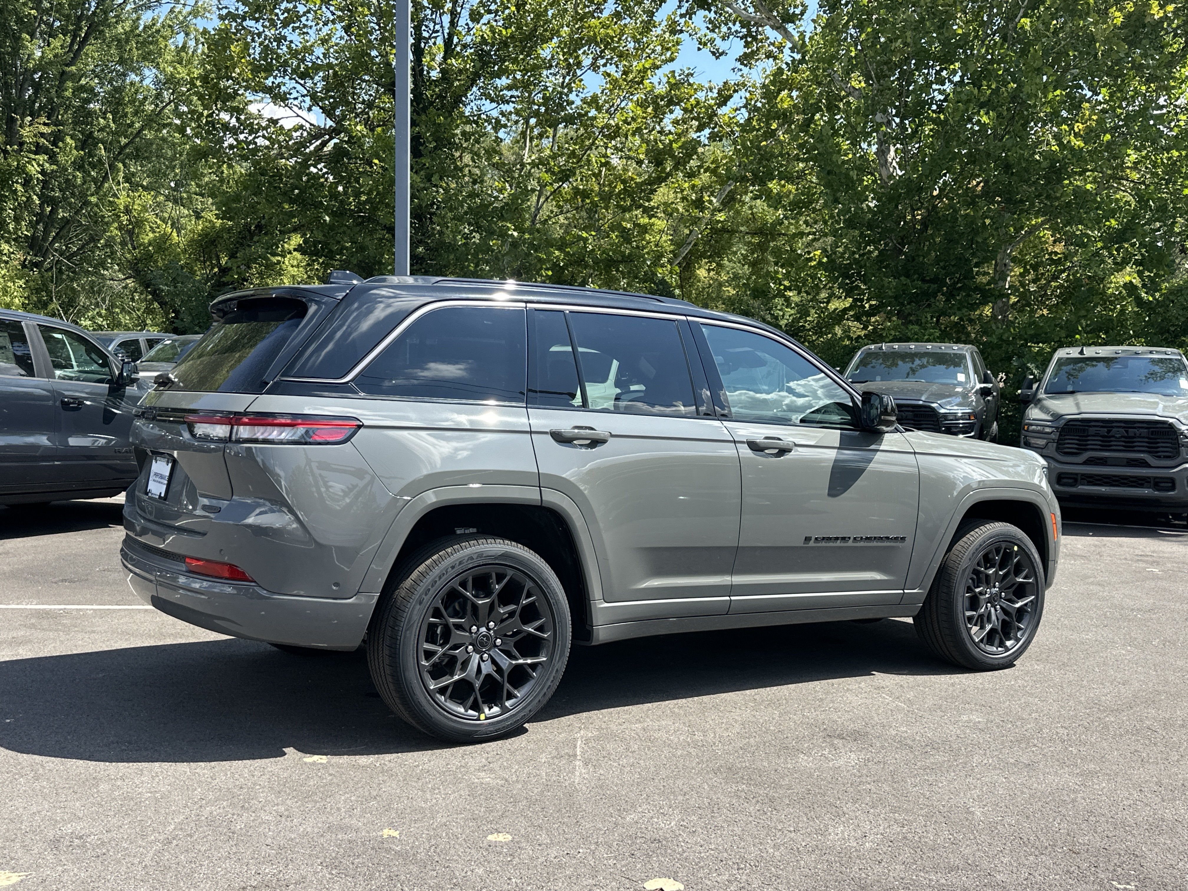 2027 Jeep Grand Cherokee Summit