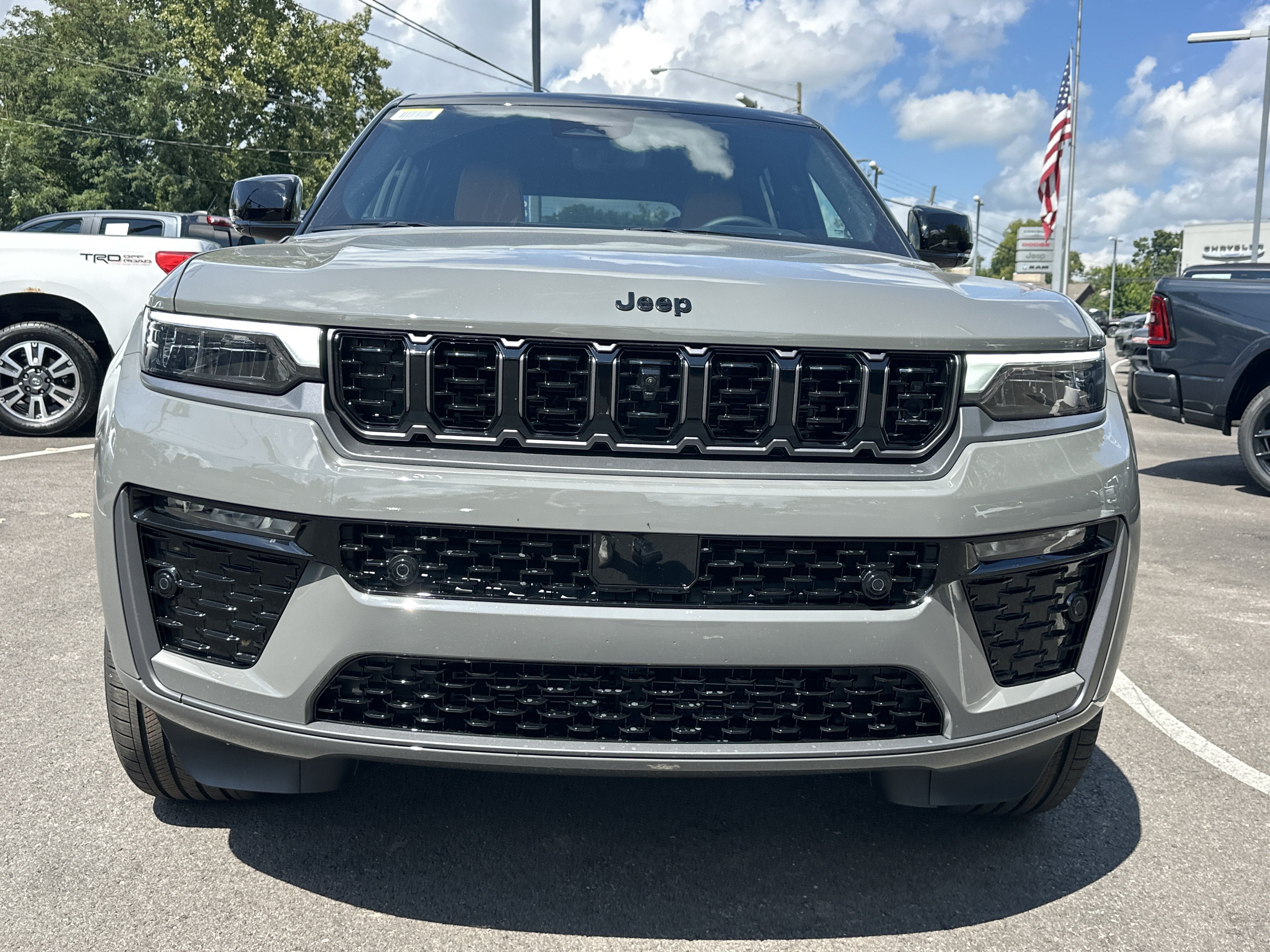2027 Jeep Grand Cherokee Summit
