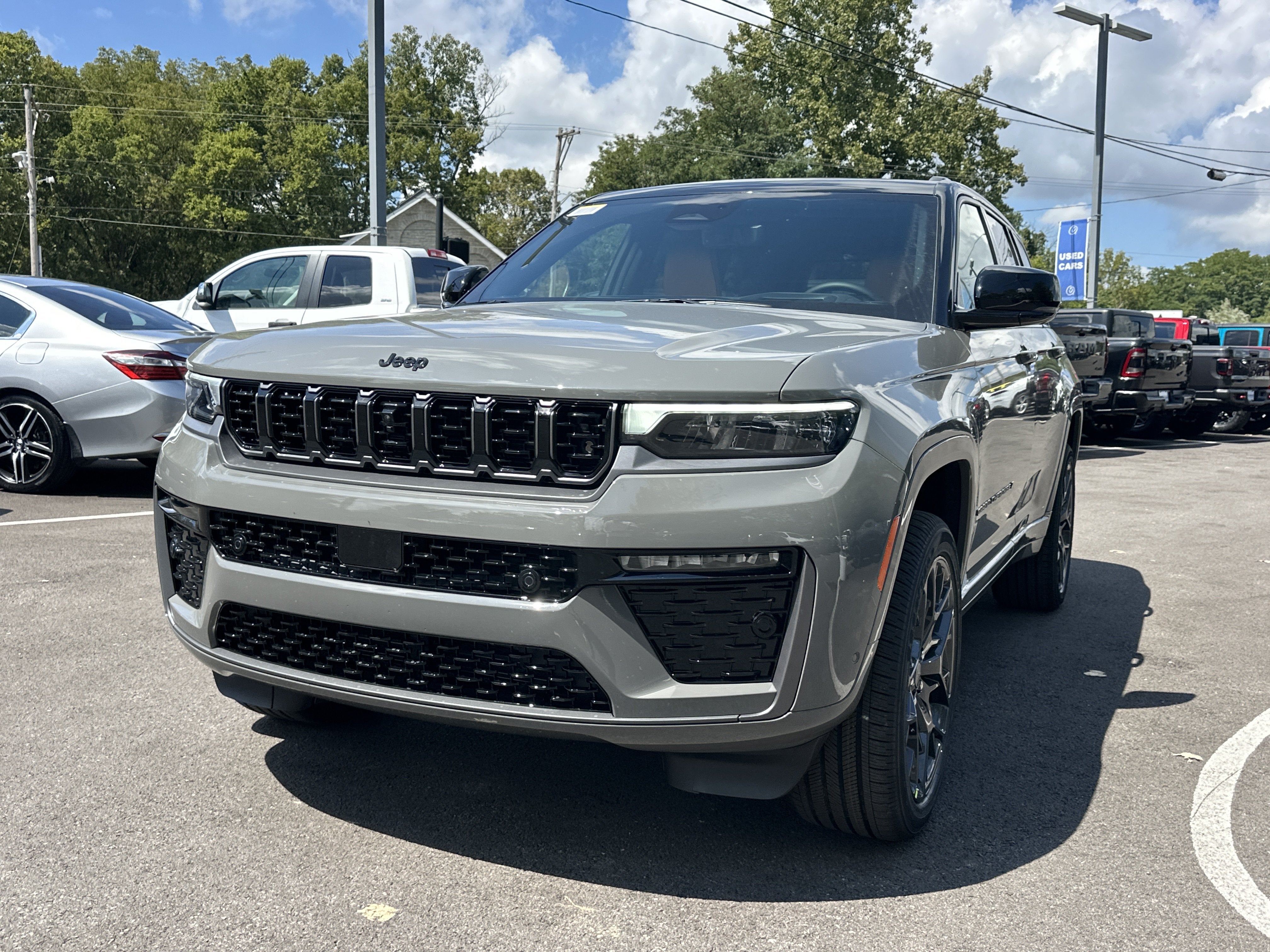 2027 Jeep Grand Cherokee Summit