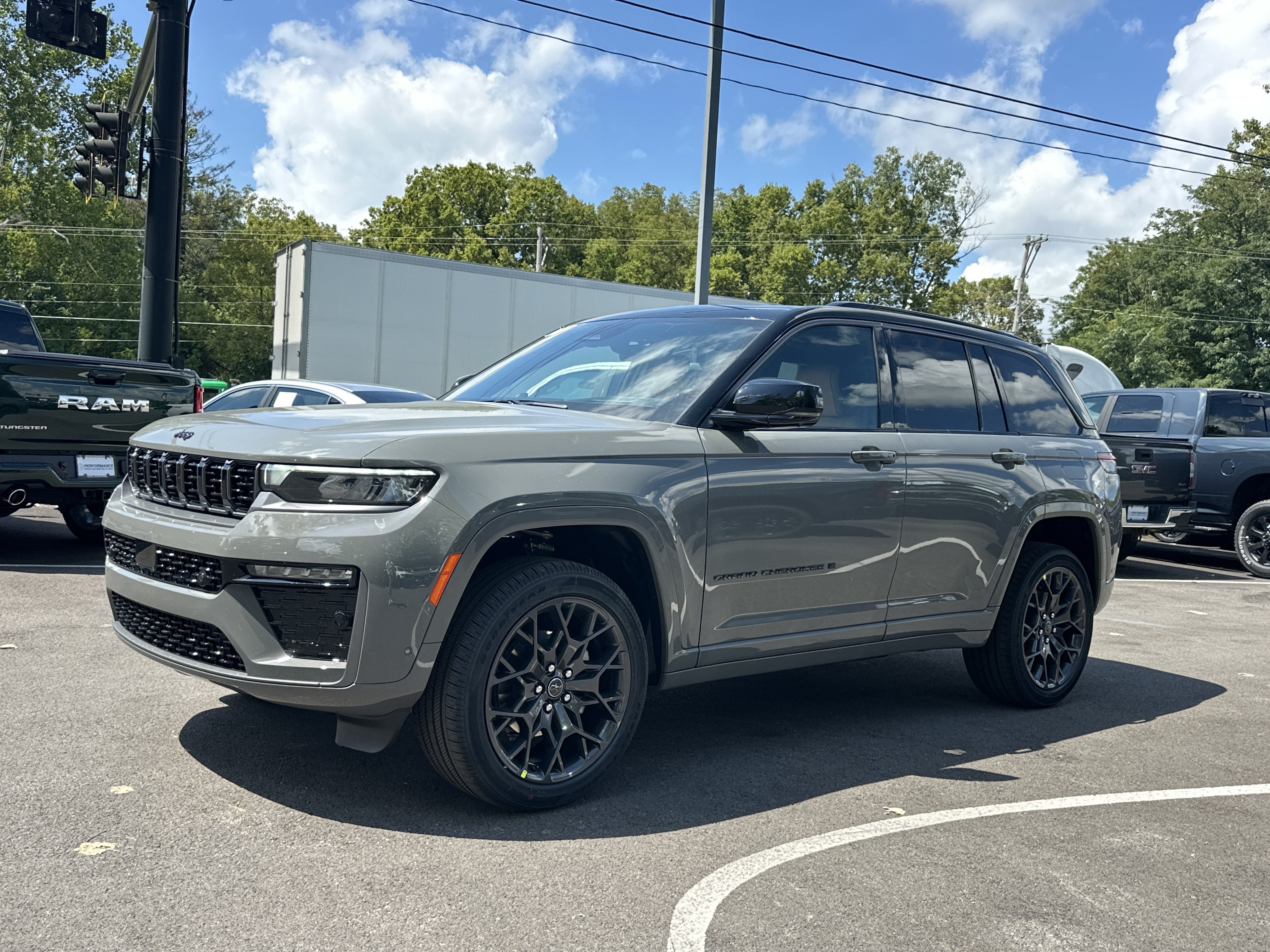 2027 Jeep Grand Cherokee Summit