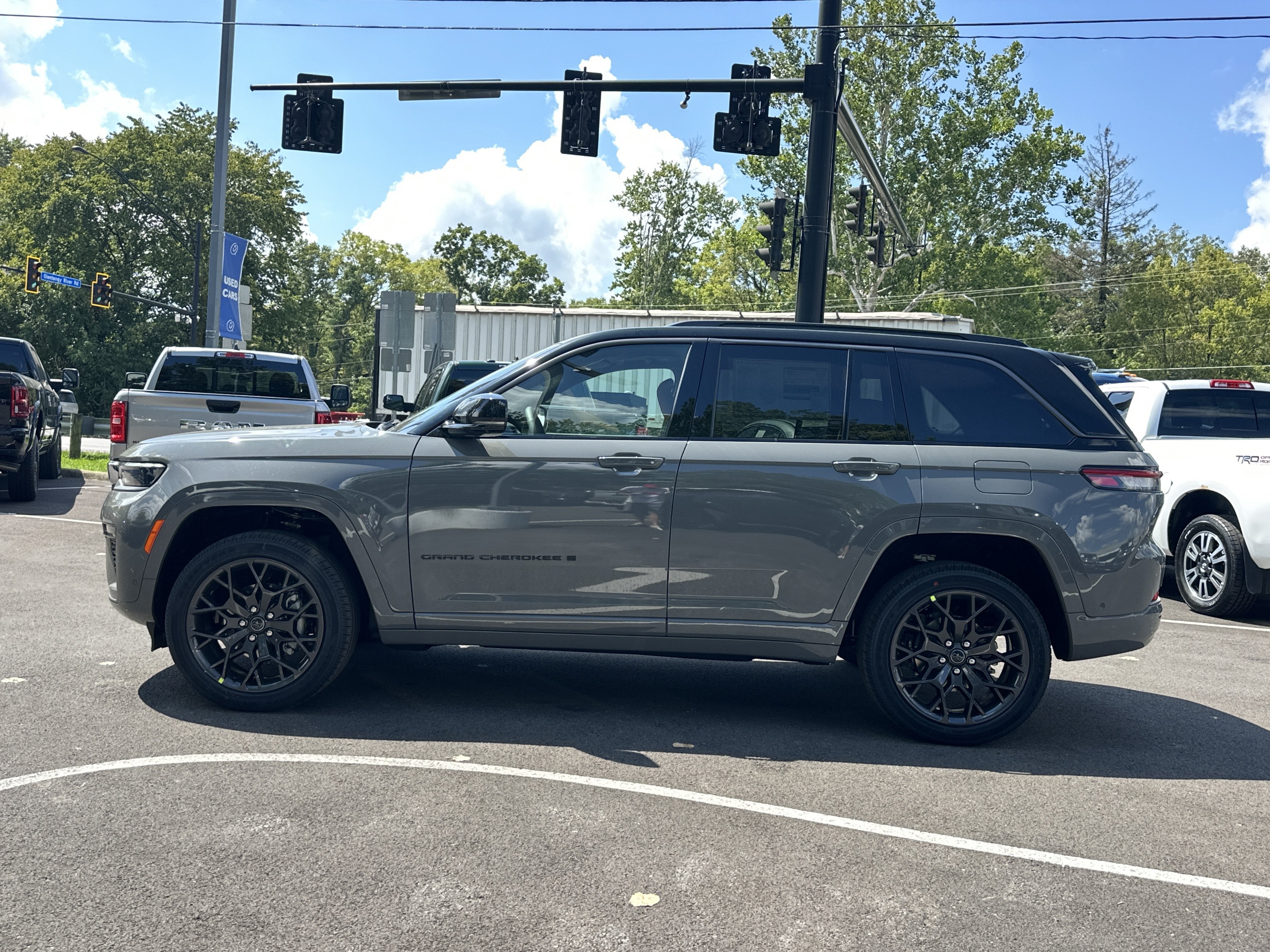 2027 Jeep Grand Cherokee Summit