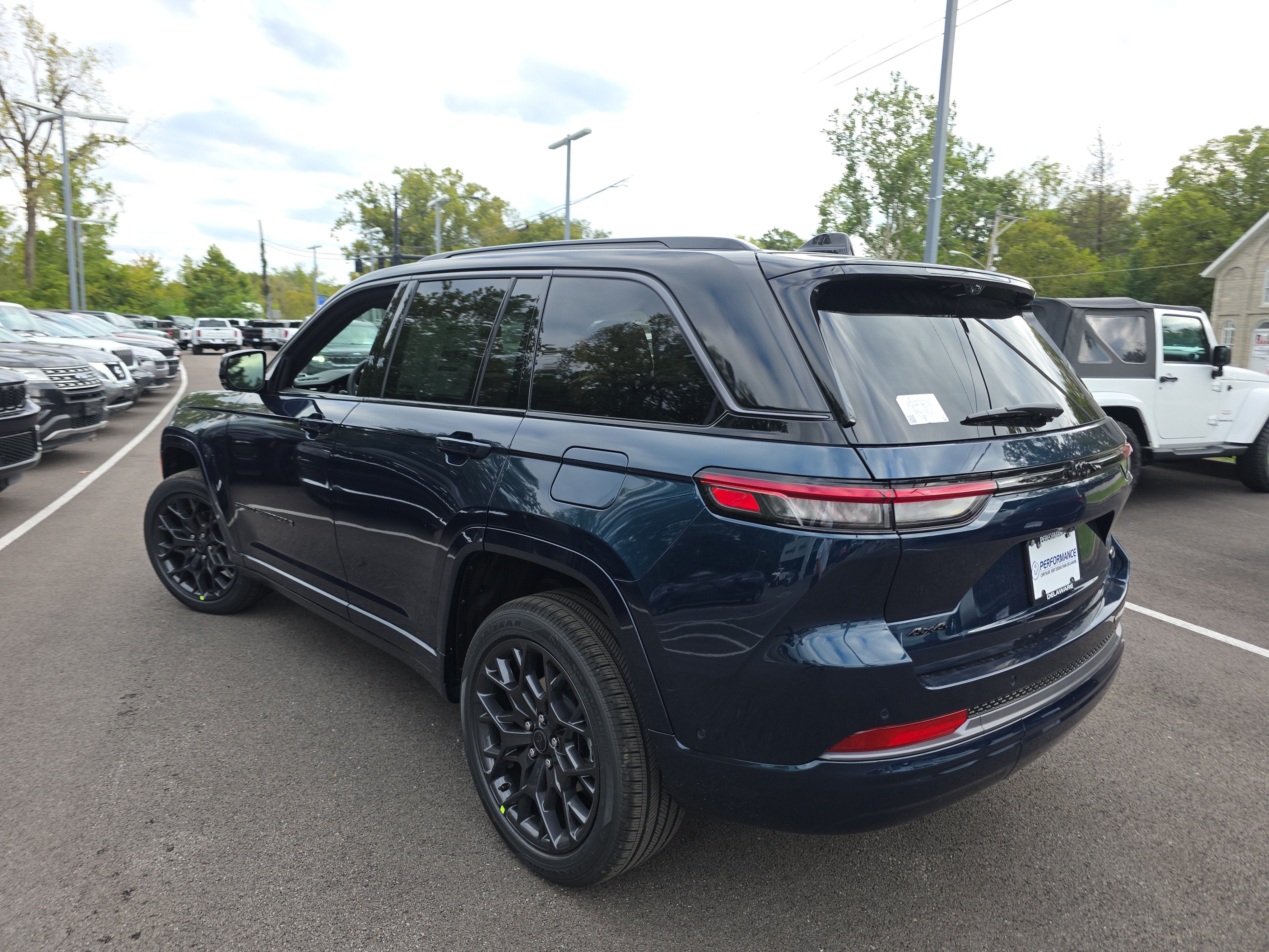 2027 Jeep Grand Cherokee Summit