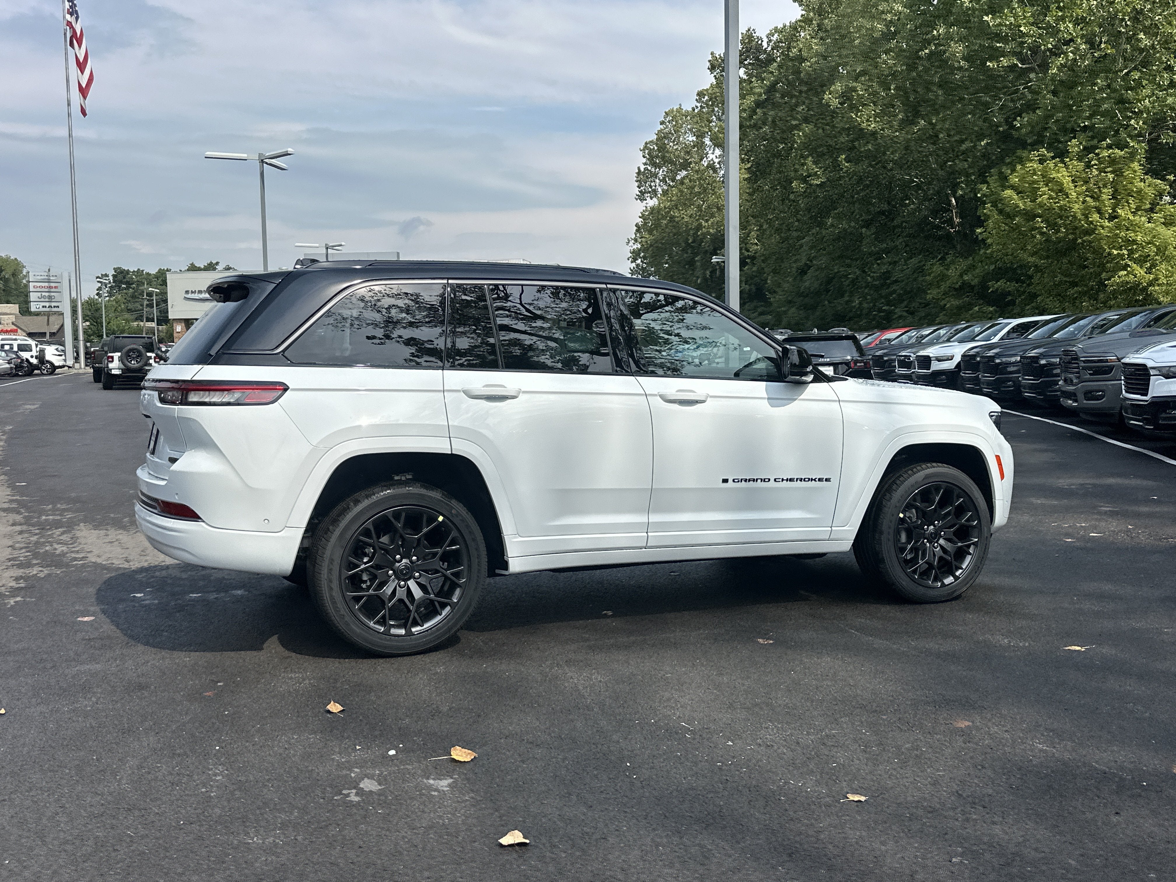 2027 Jeep Grand Cherokee Summit
