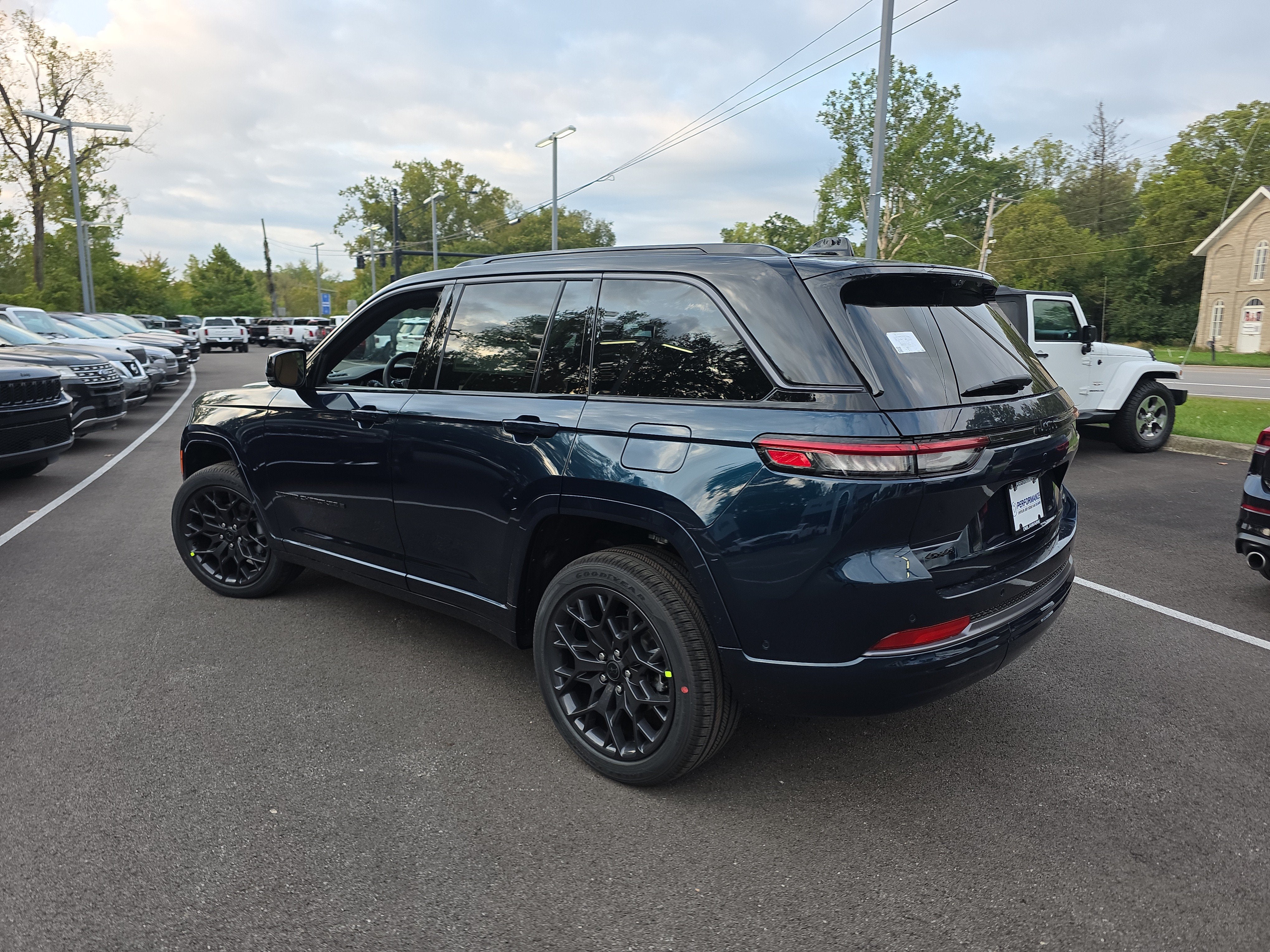 2027 Jeep Grand Cherokee Summit