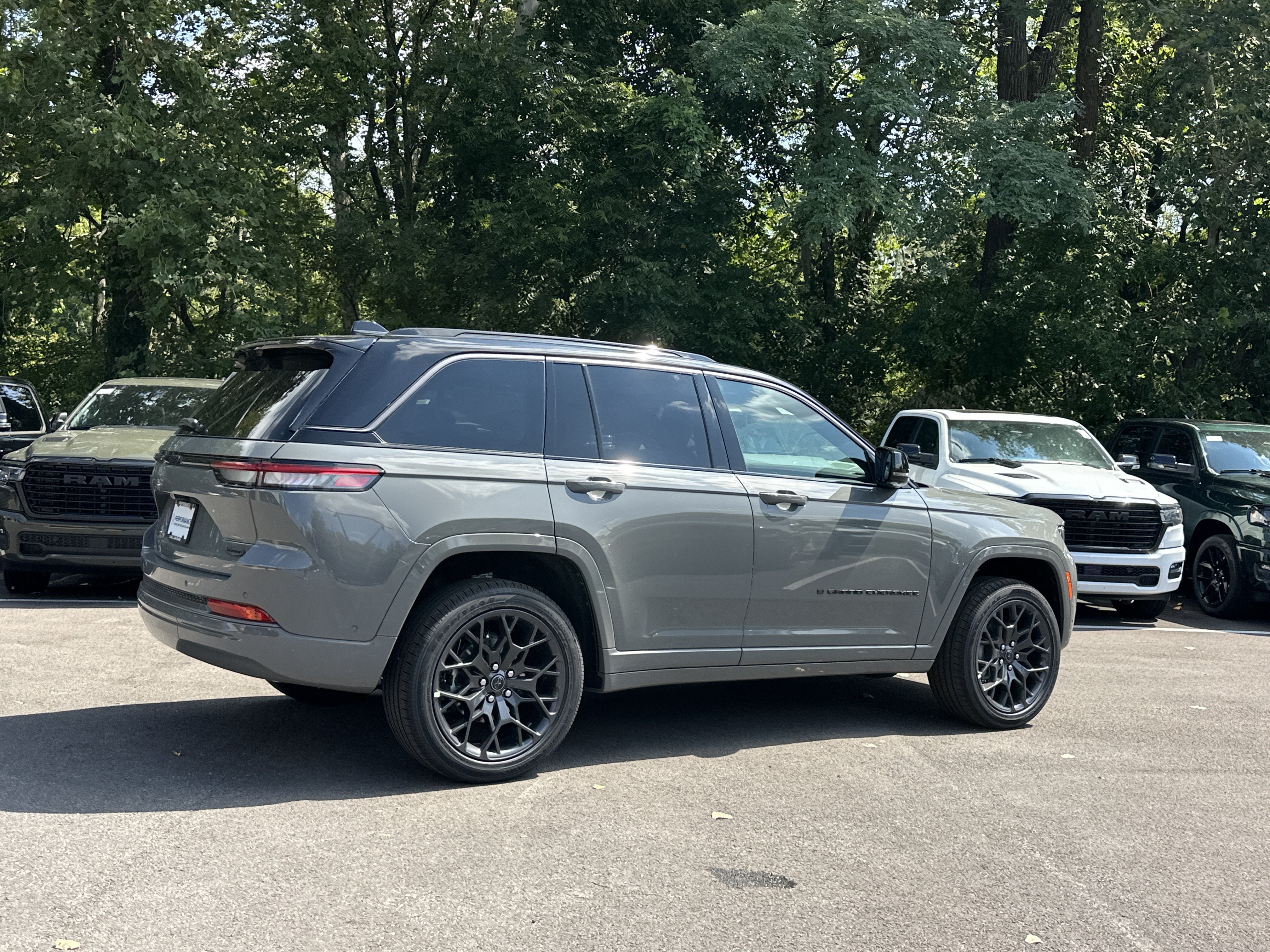 2027 Jeep Grand Cherokee Summit