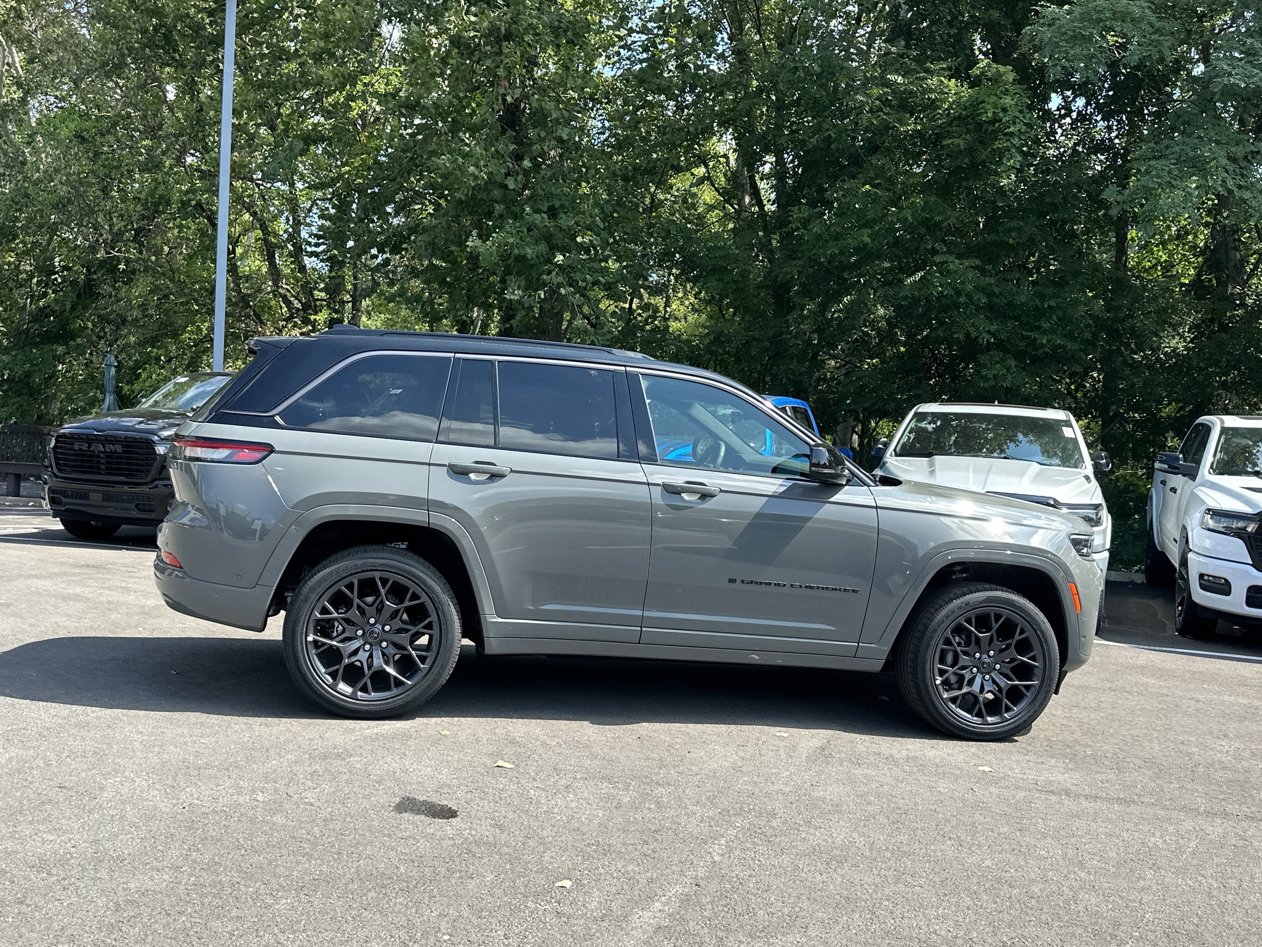 2027 Jeep Grand Cherokee Summit