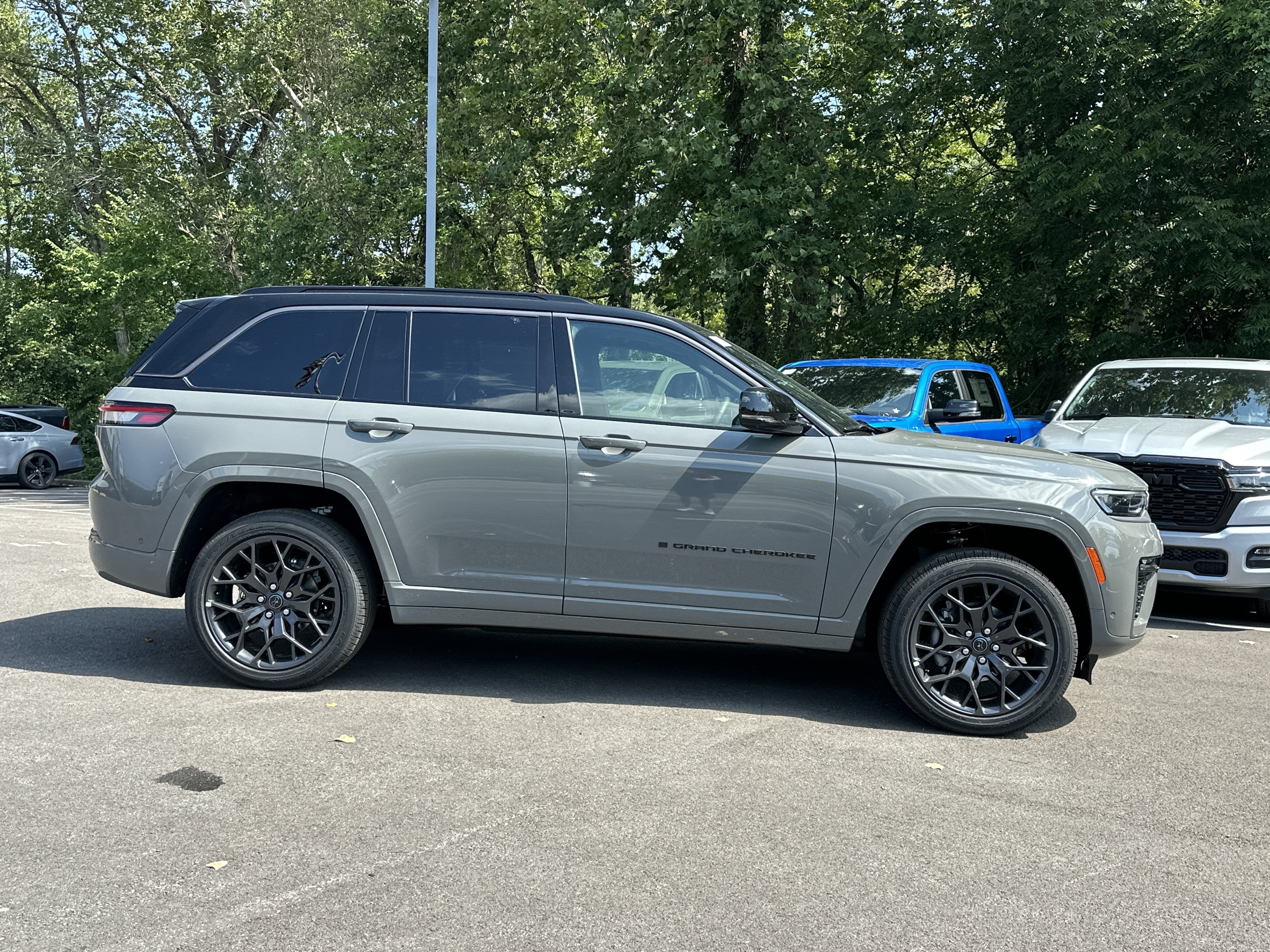2027 Jeep Grand Cherokee Summit
