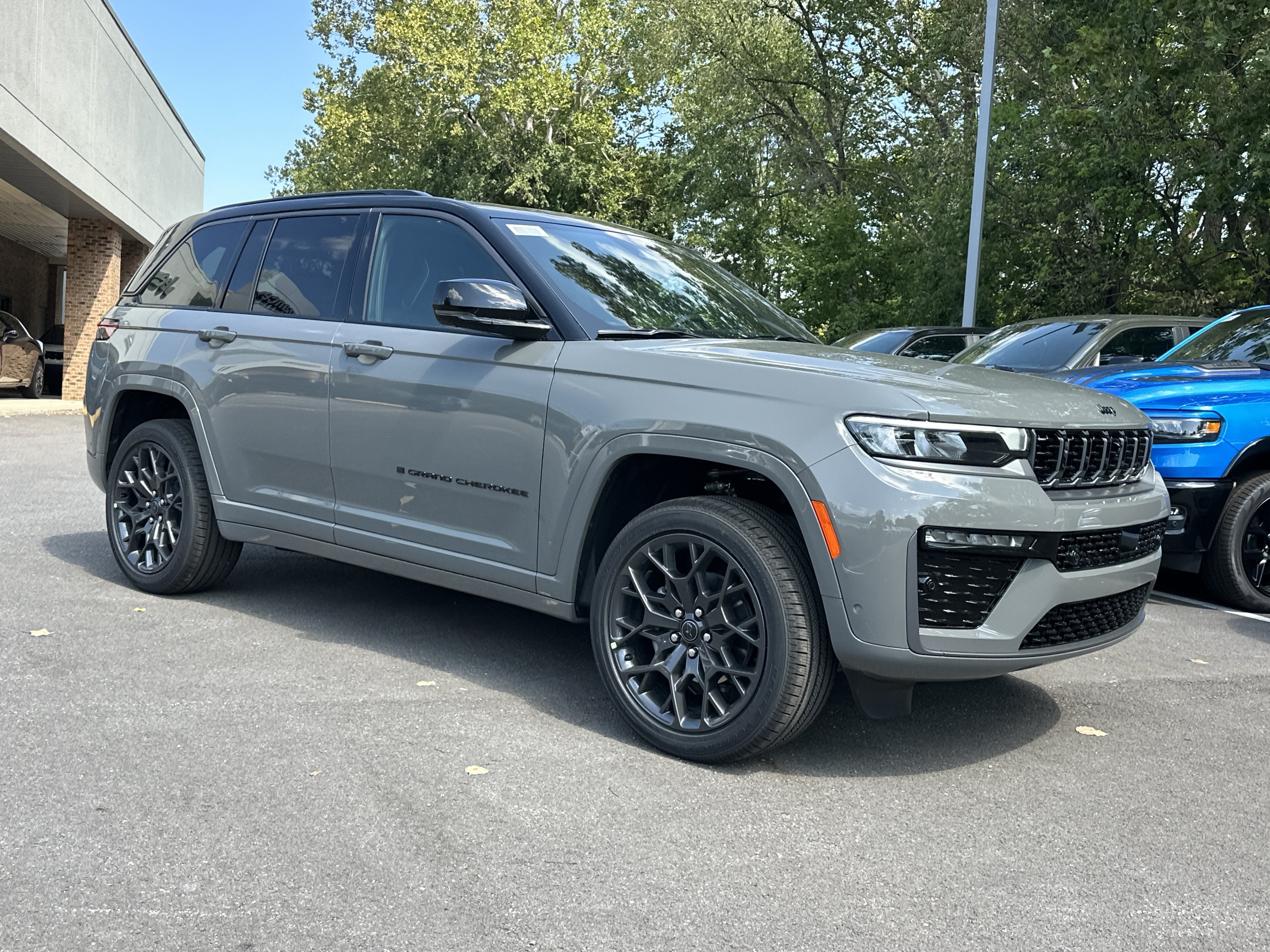 2027 Jeep Grand Cherokee Summit