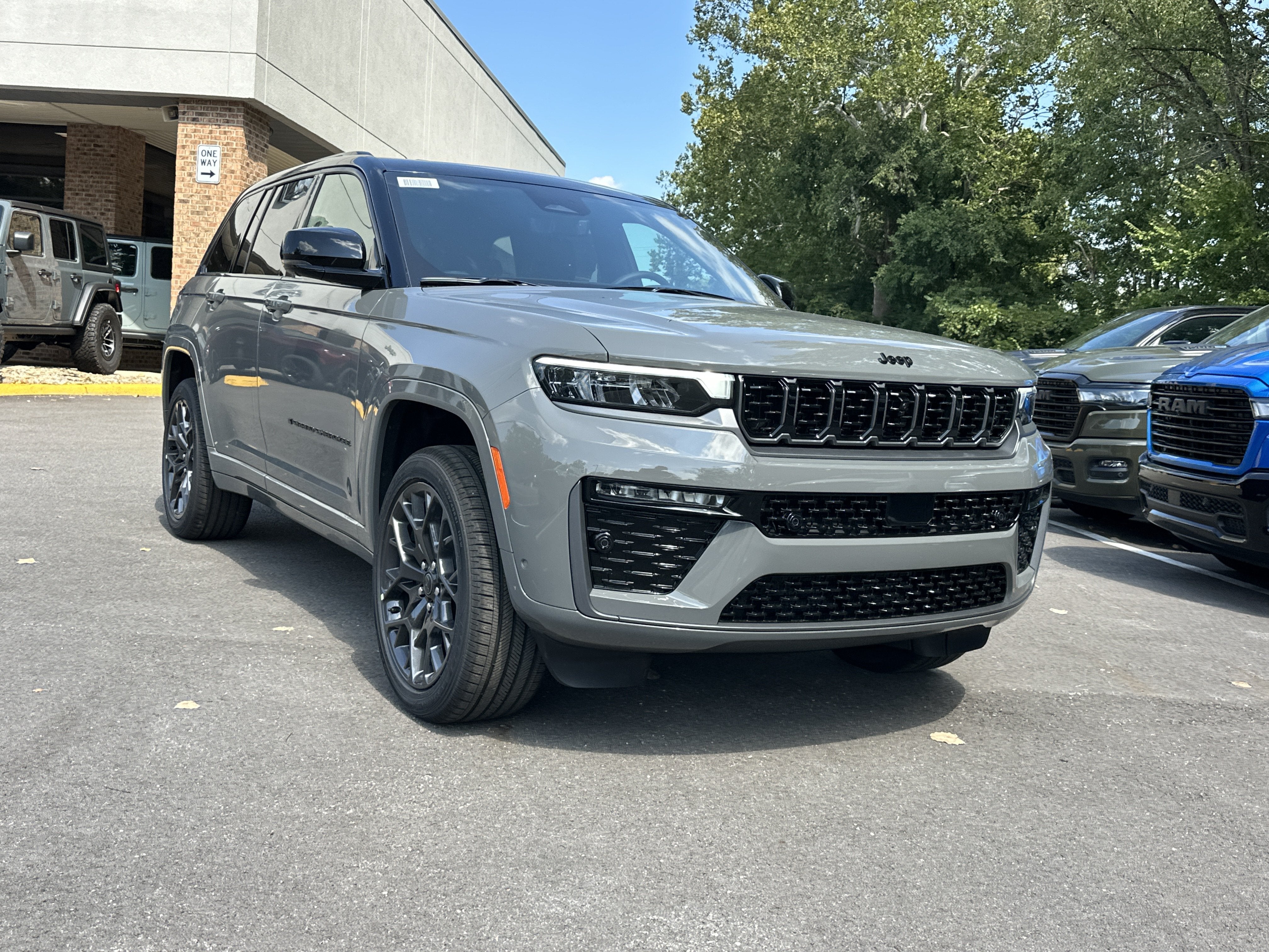 2027 Jeep Grand Cherokee Summit