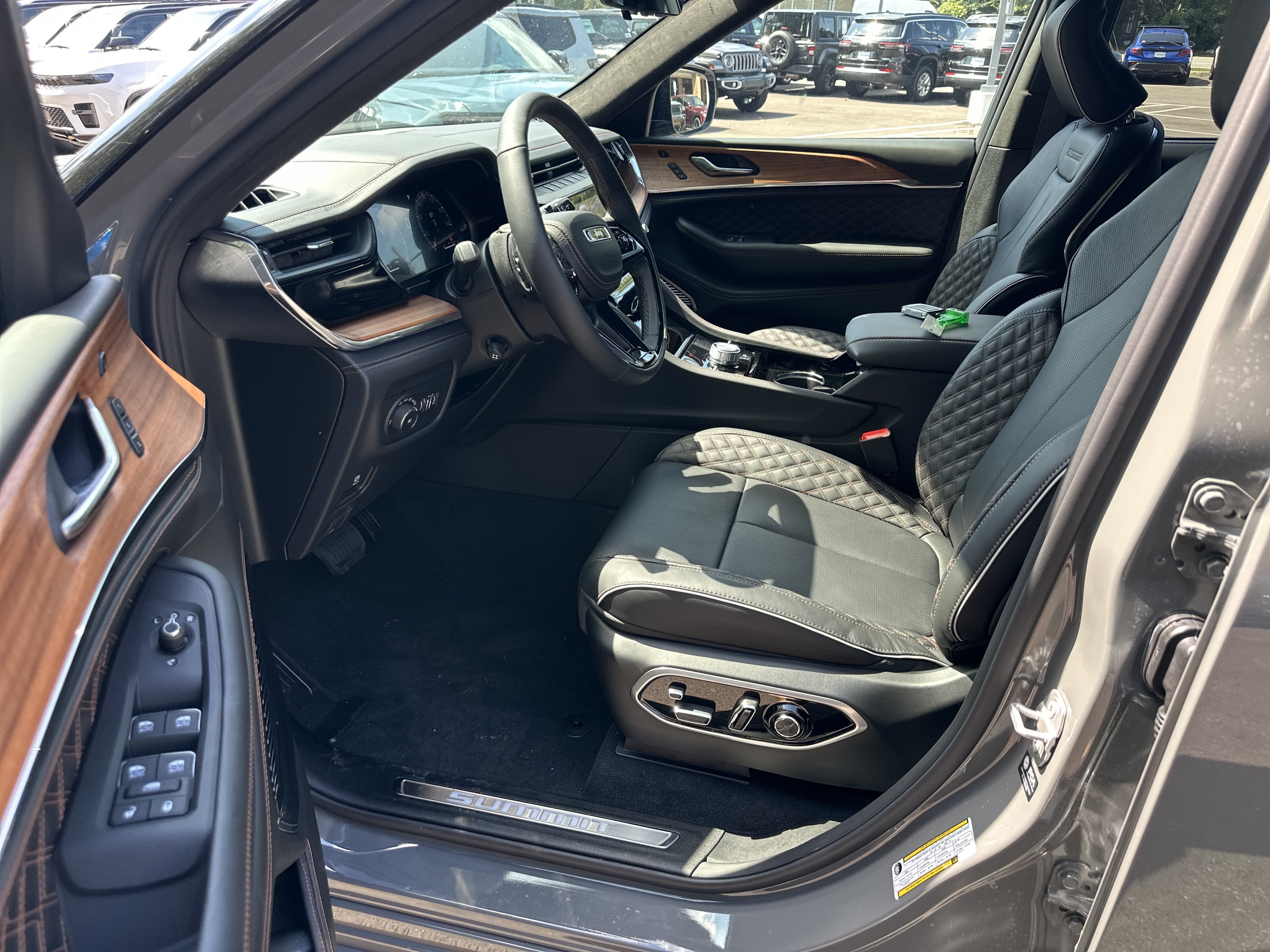 2027 Jeep Grand Cherokee Summit