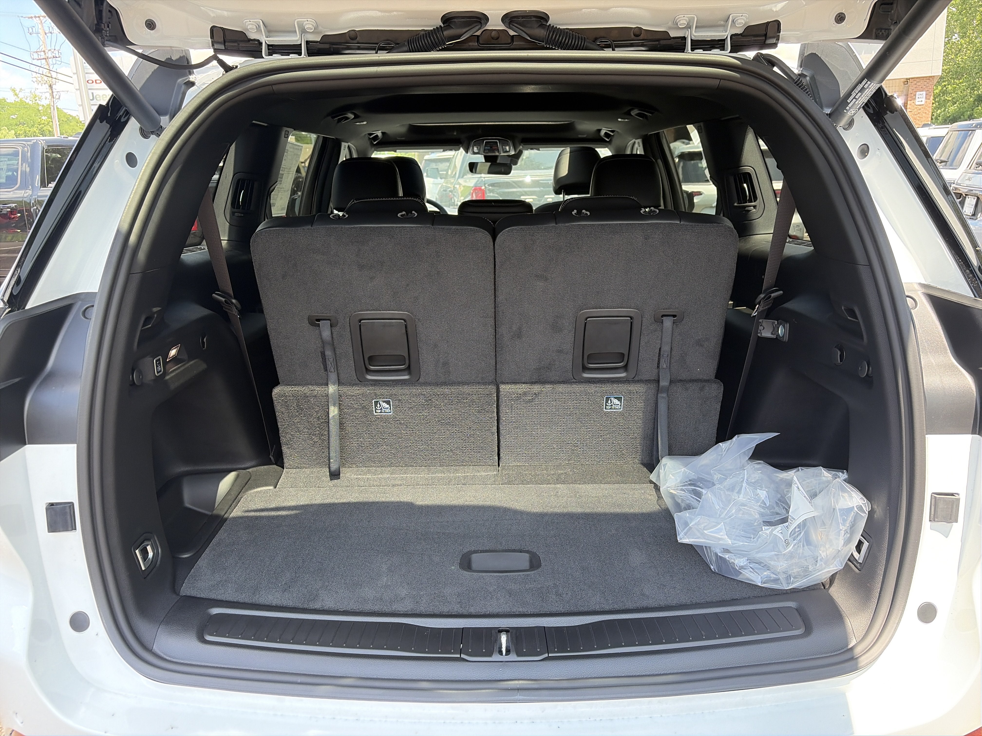 2026 Jeep Grand Cherokee L Laredo Altitude