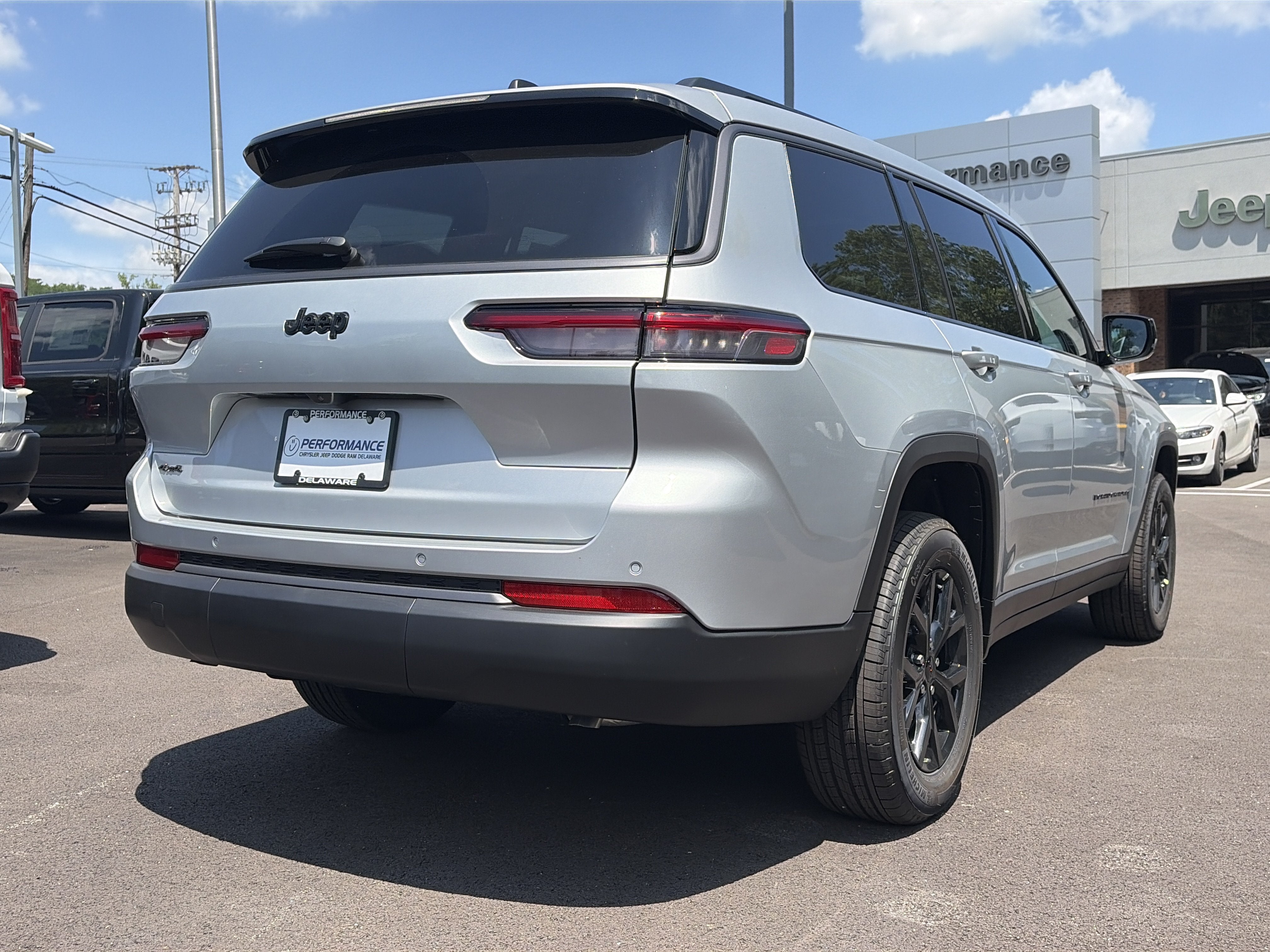 2026 Jeep Grand Cherokee L Laredo Altitude