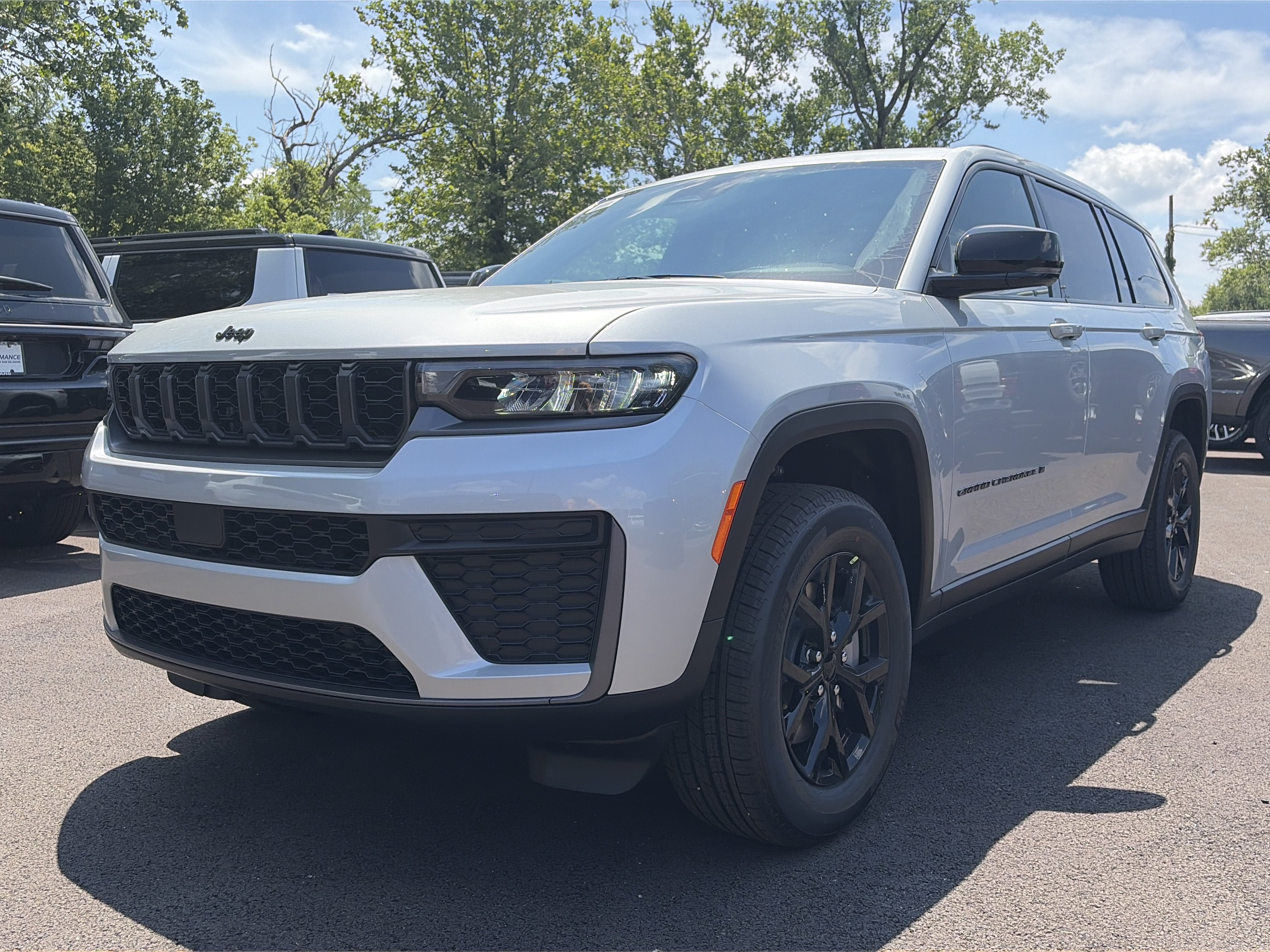 2026 Jeep Grand Cherokee L Laredo Altitude