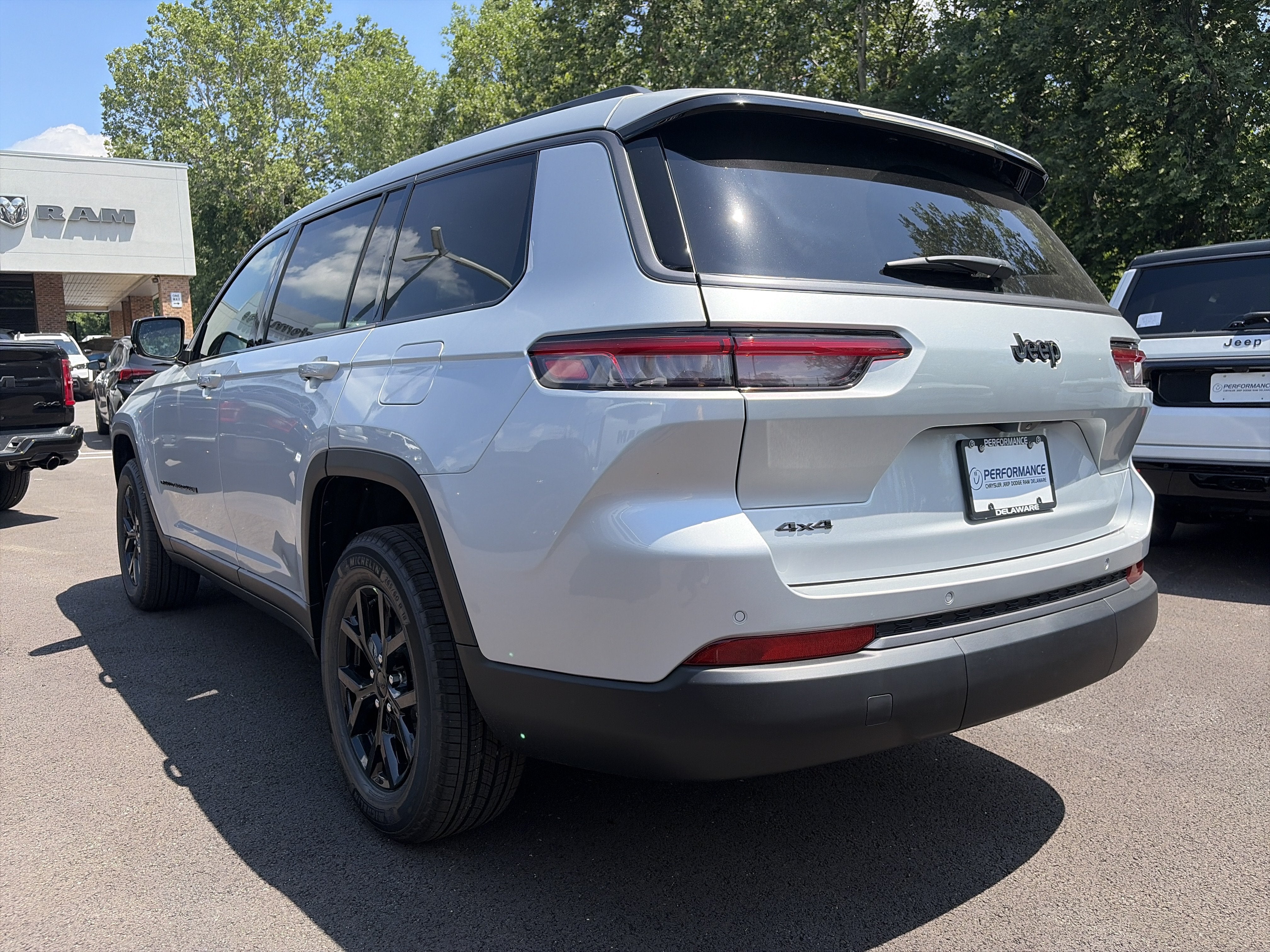 2026 Jeep Grand Cherokee L Laredo Altitude