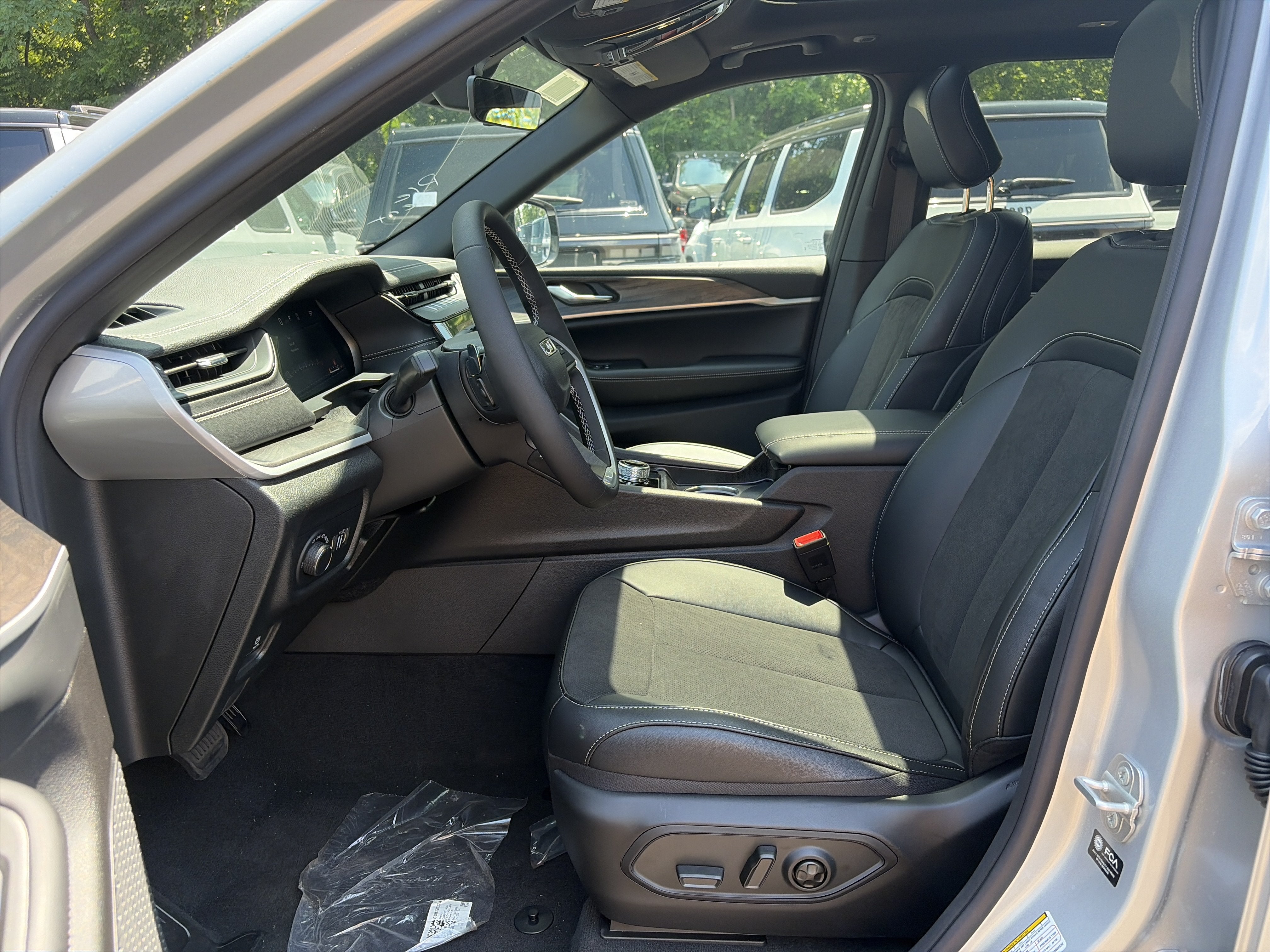 2026 Jeep Grand Cherokee L Laredo Altitude