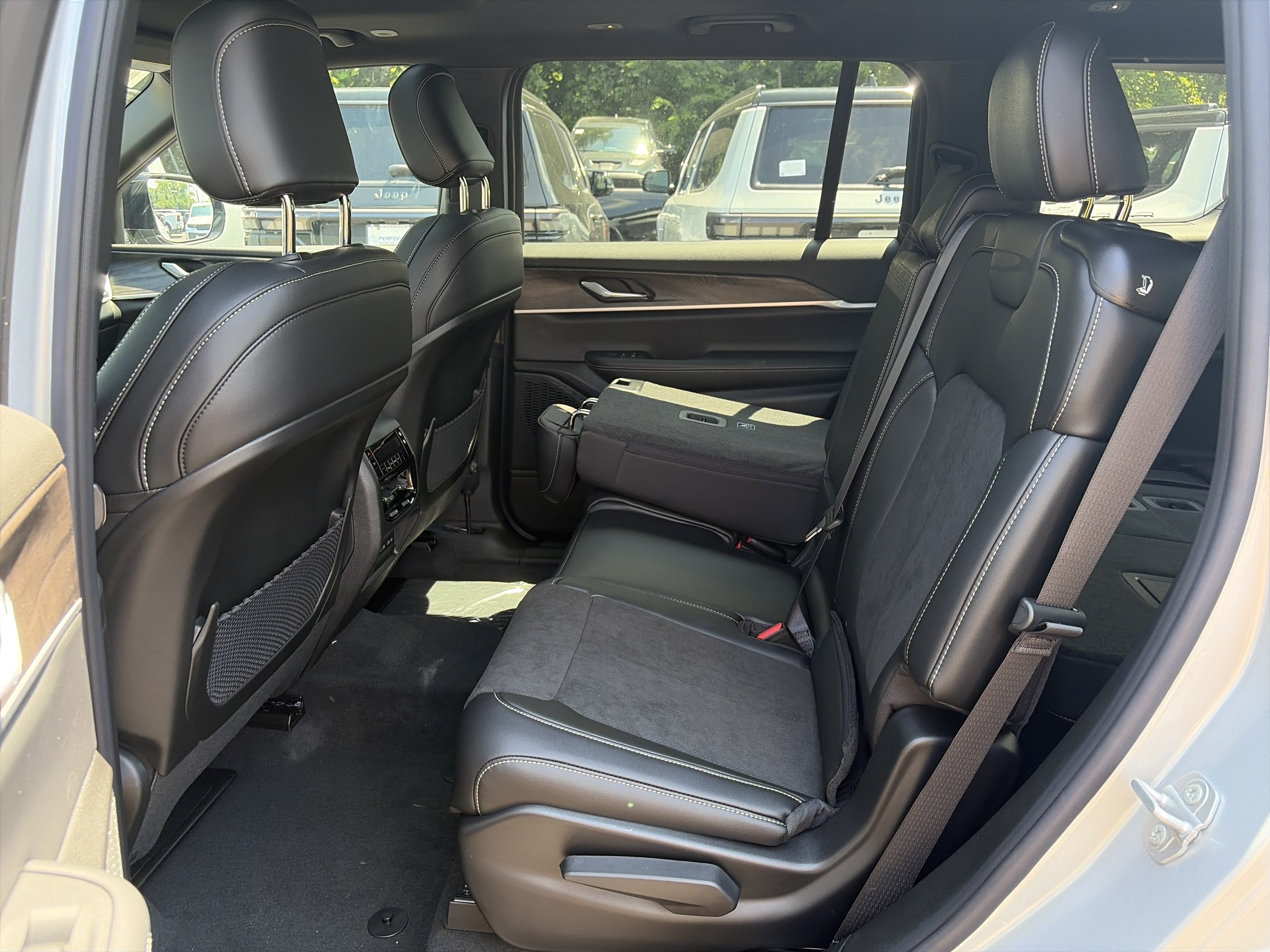 2026 Jeep Grand Cherokee L Laredo Altitude