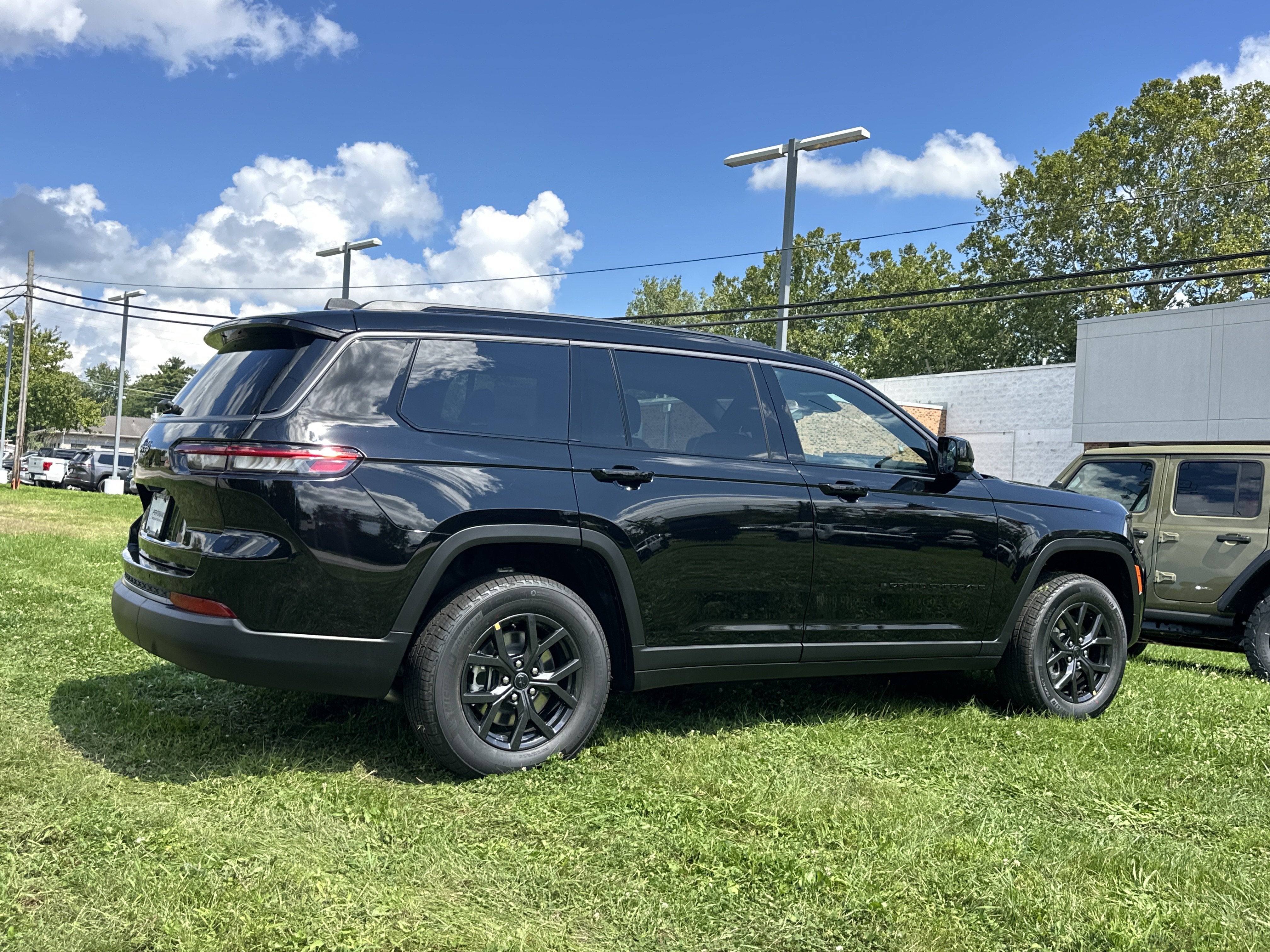 2027 Jeep Grand Cherokee L Altitude
