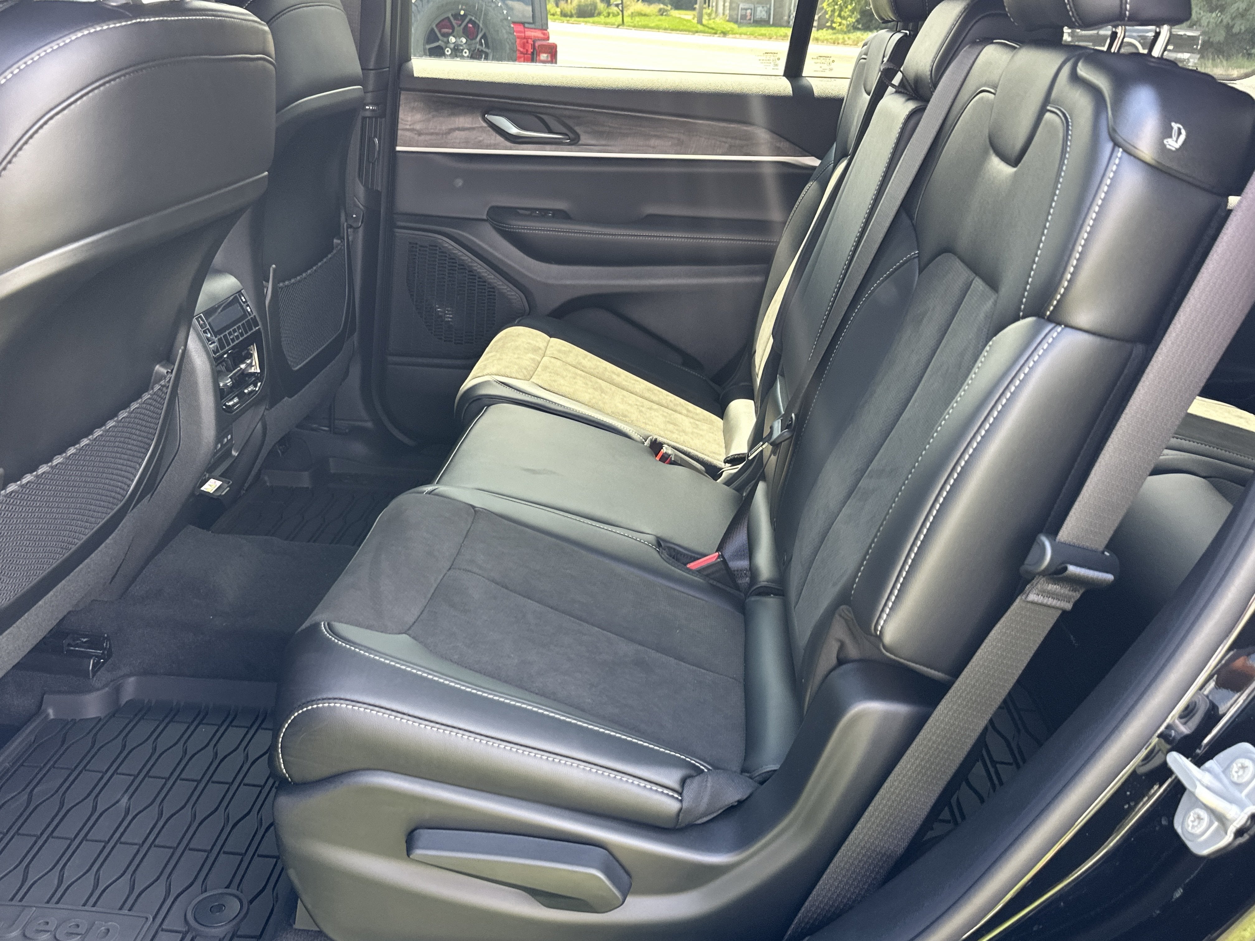 2027 Jeep Grand Cherokee L Altitude