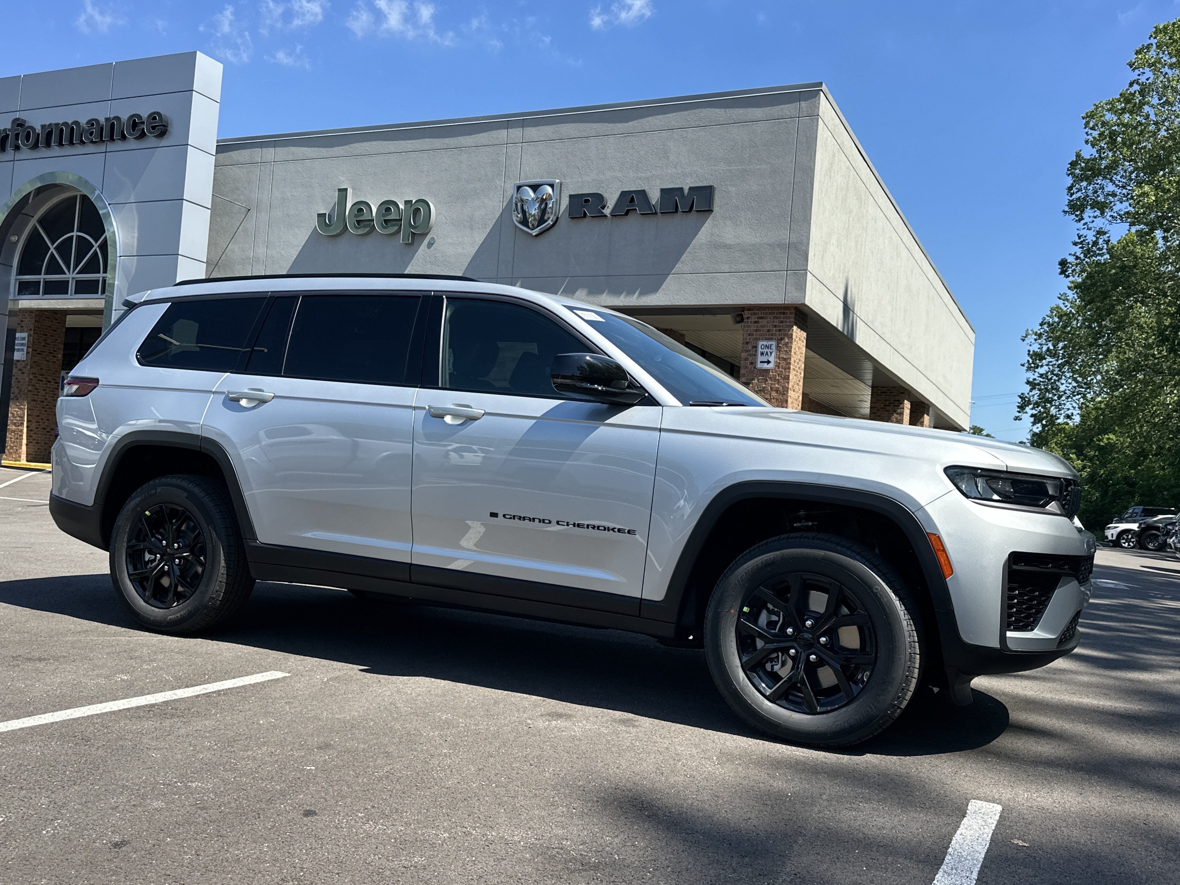 2026 Jeep Grand Cherokee L Laredo