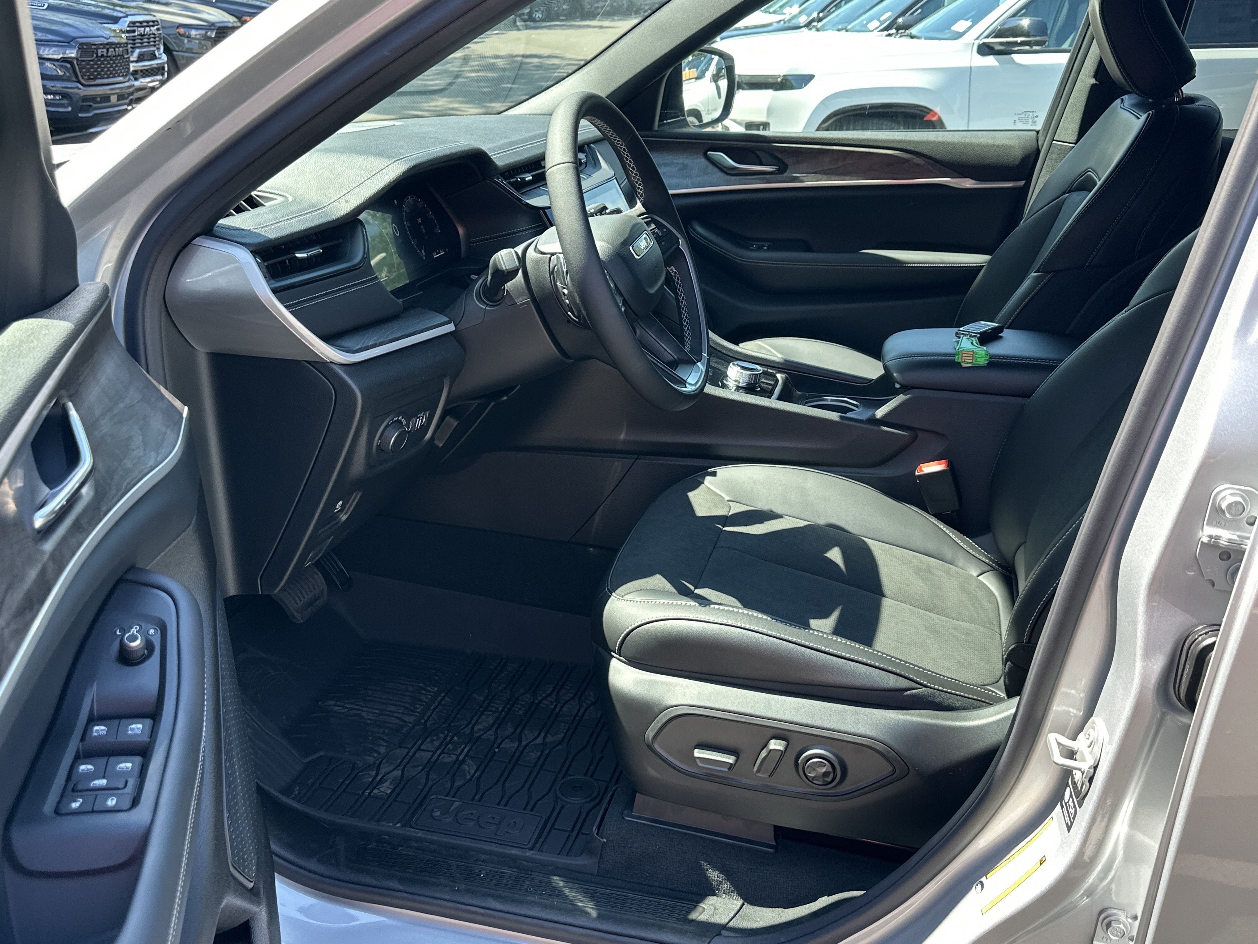 2026 Jeep Grand Cherokee L Laredo