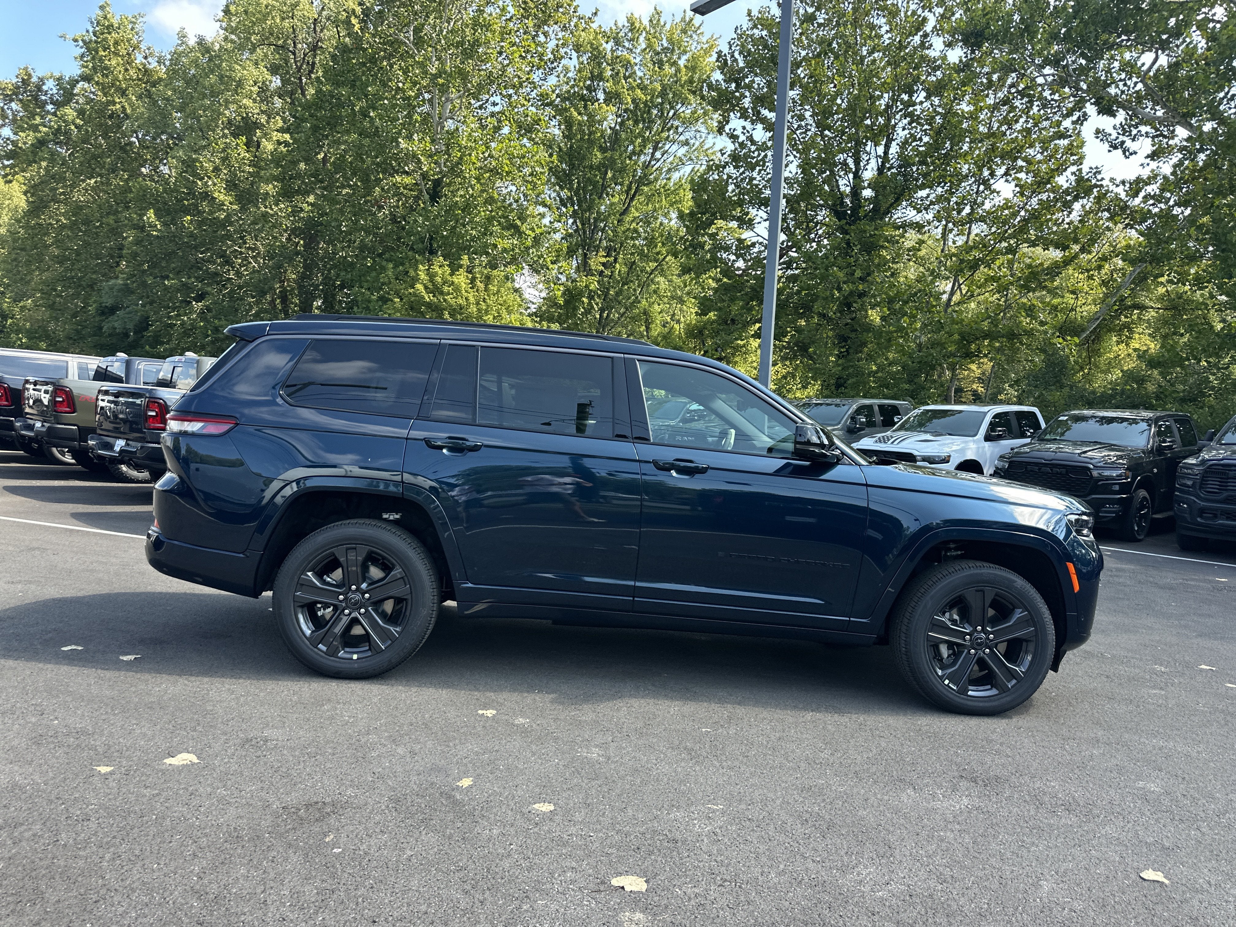 2027 Jeep Grand Cherokee L Limited Reserve